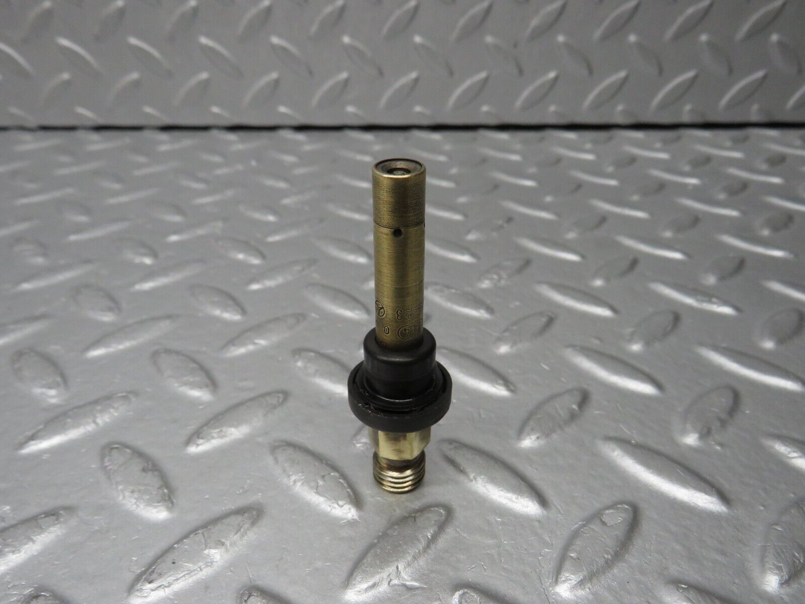 38906 Mercedes-Benz W201 190E 2.6L Fuel Injector Bosch 0000785623 0437502047