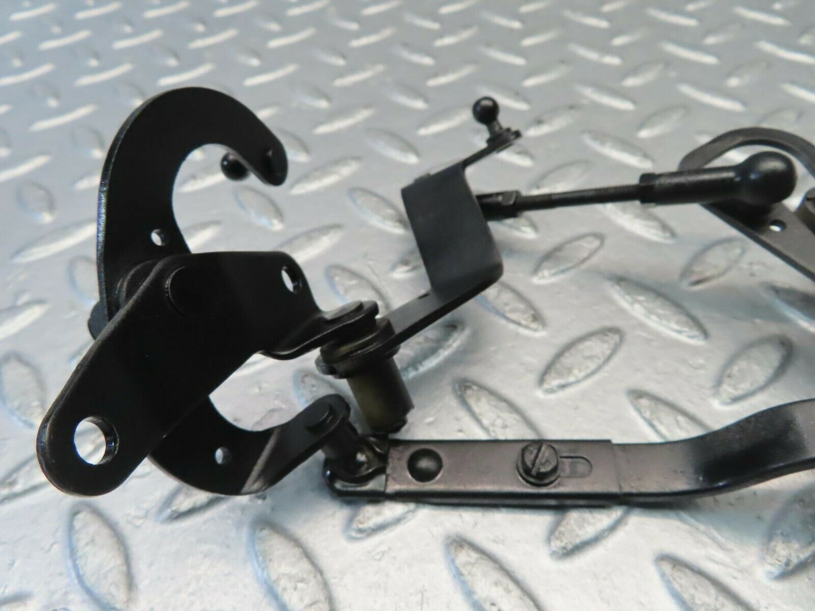 10922 Mercedes-Benz W123 230E Throttle Linkage