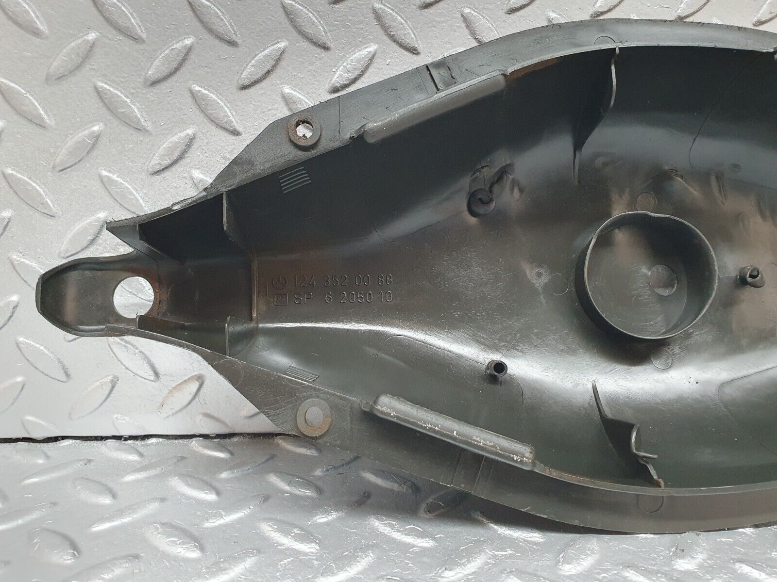 41584 Mercedes-Benz W124 200E Rear Control Arm Cover 1243520088