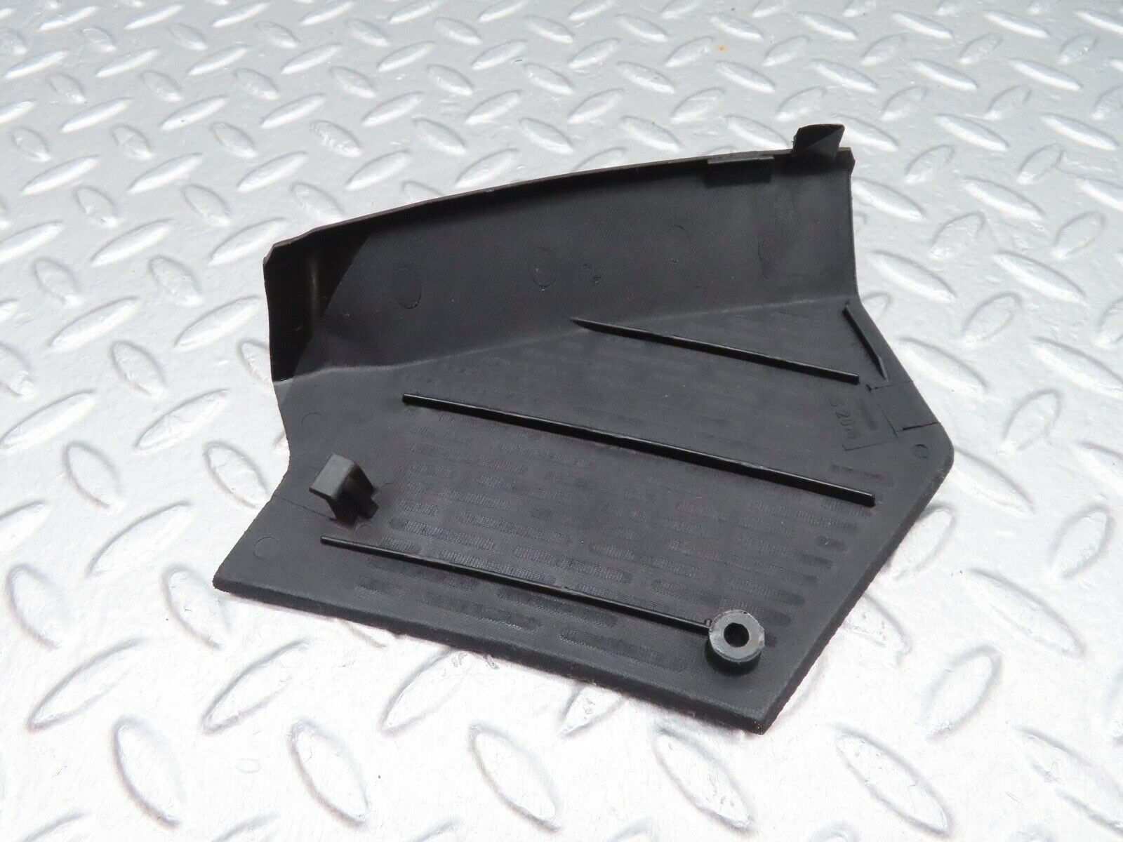 17924 Mercedes-Benz W123 200 Dashboard Speaker Cover Grill Left