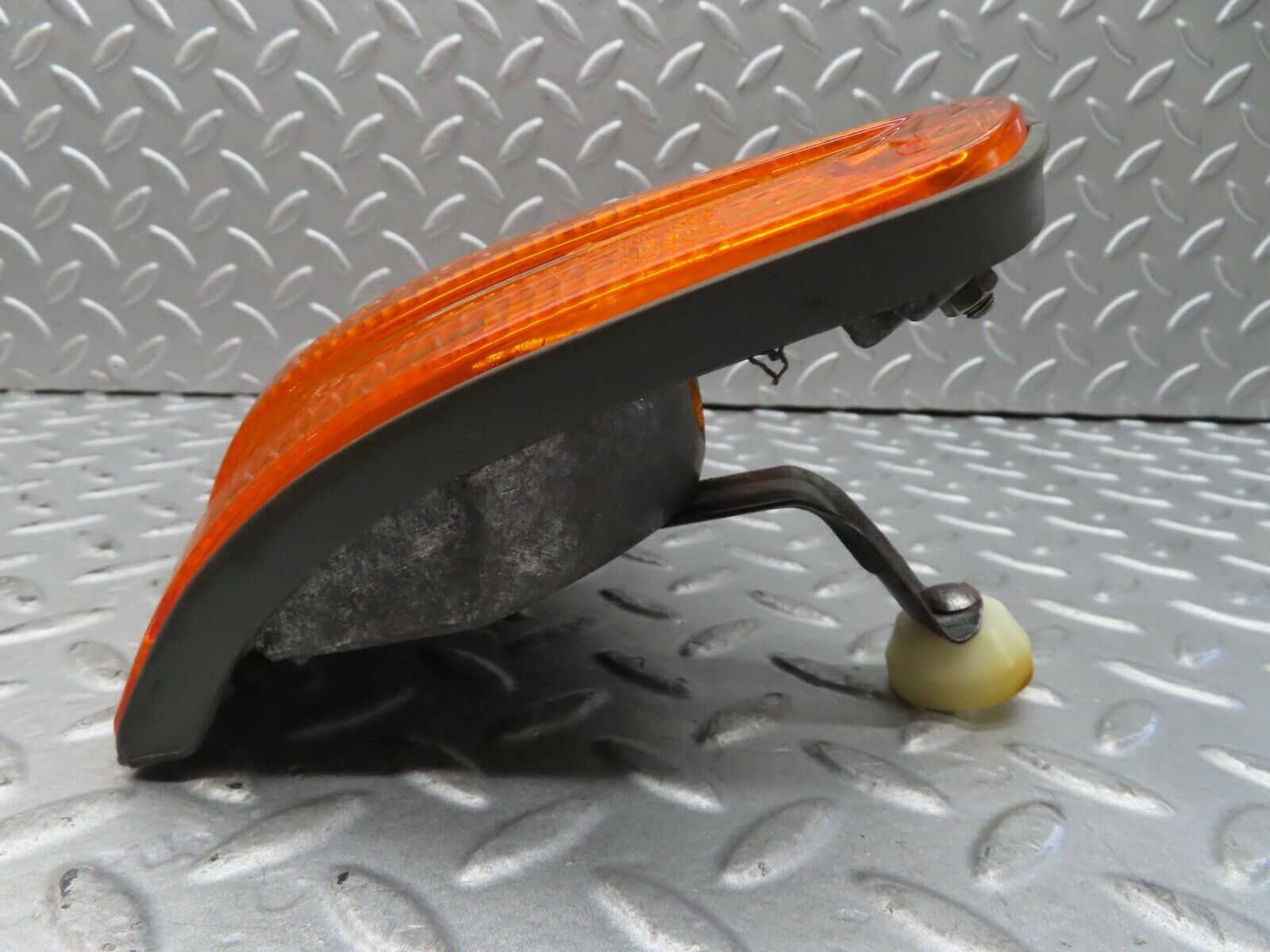 17589 Mercedes-Benz W116 450SEL Front Right Indicator Bosch 1305233002