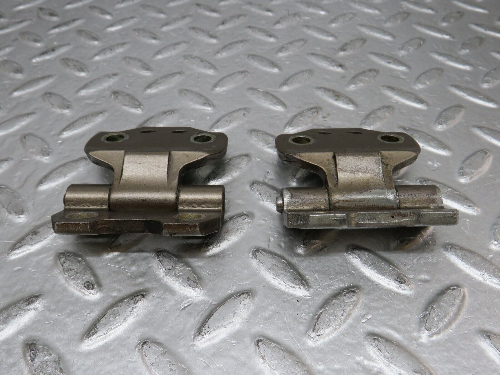 29603 Mercedes-Benz W124 230E Left Door Hinge Pair