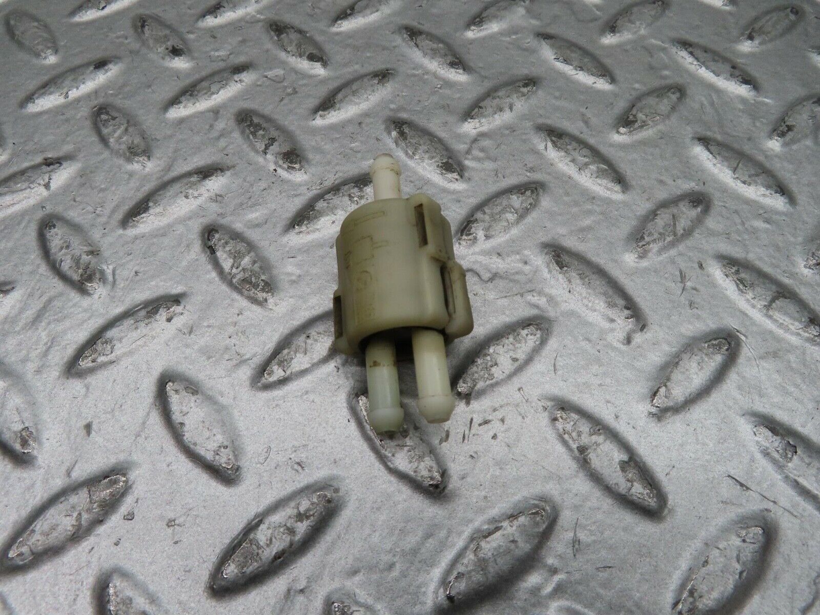 15370 Mercedes-Benz W123 230E Windscreen Washer Fluid Distributor