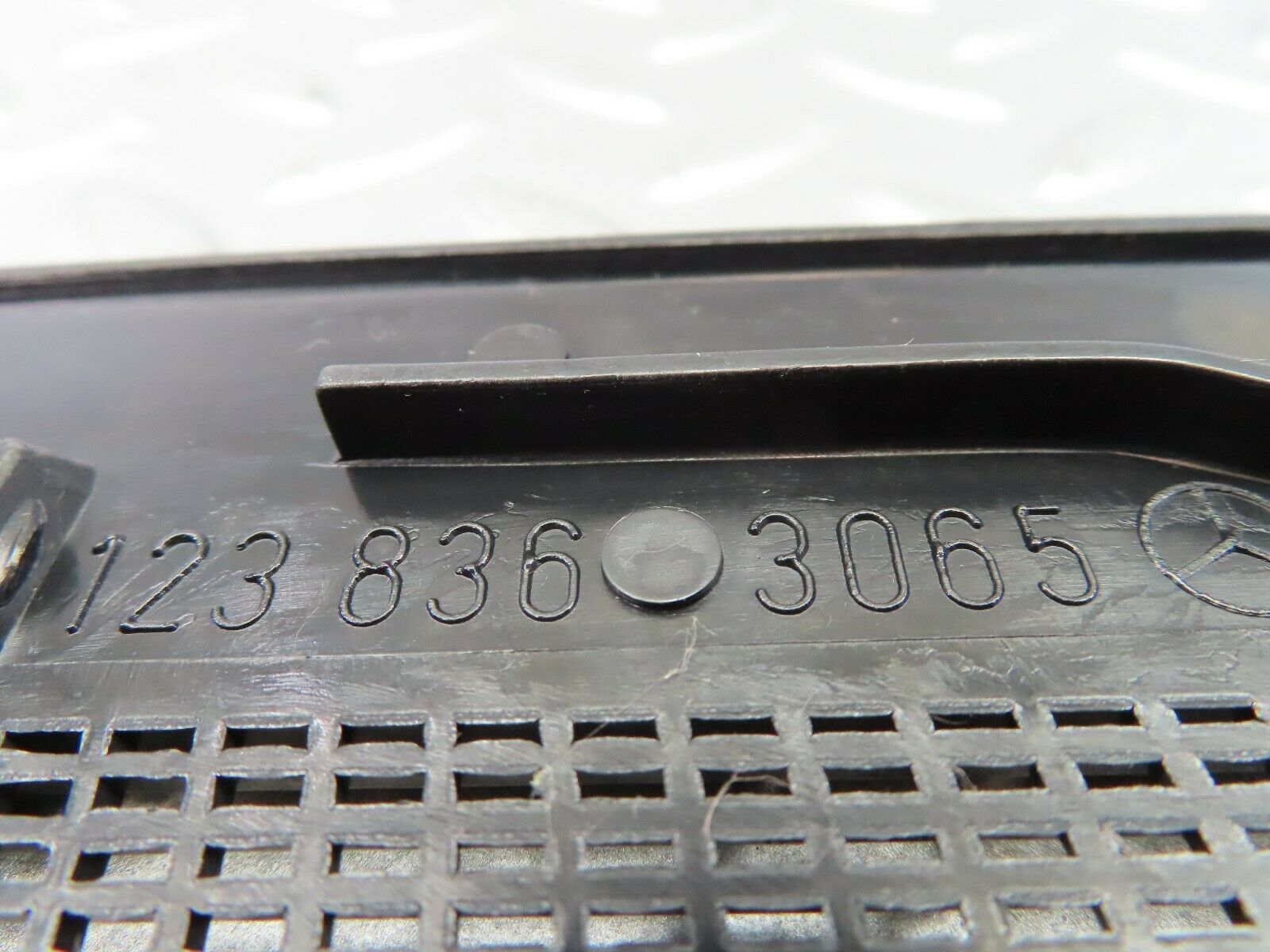 7570 Mercedes-Benz S123 230TE Wagon Air Intake Grill Right Side 1238363065