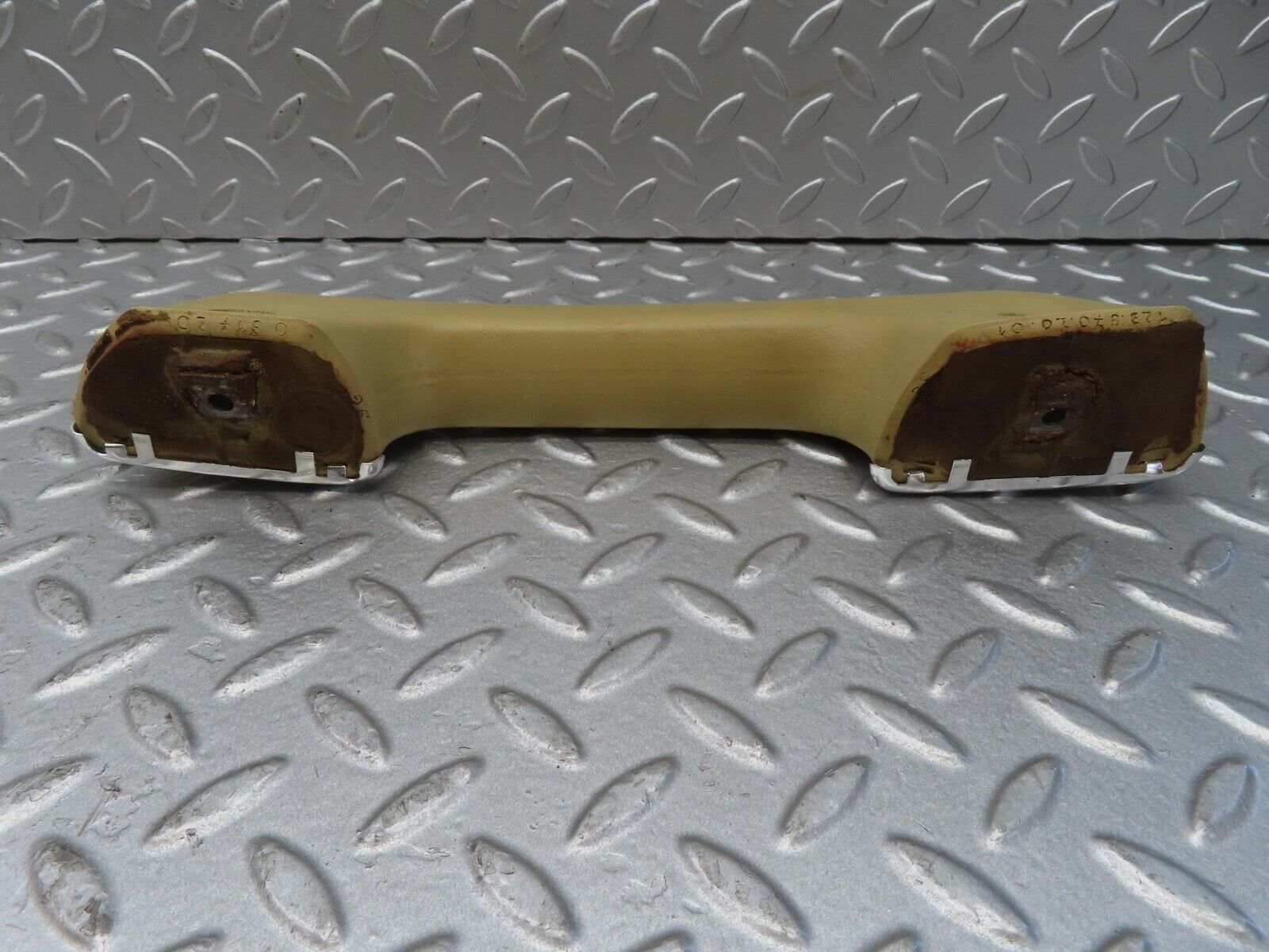 13452 Mercedes-Benz W123 200 Interior Door Handle Rear Right Cream 1239702001