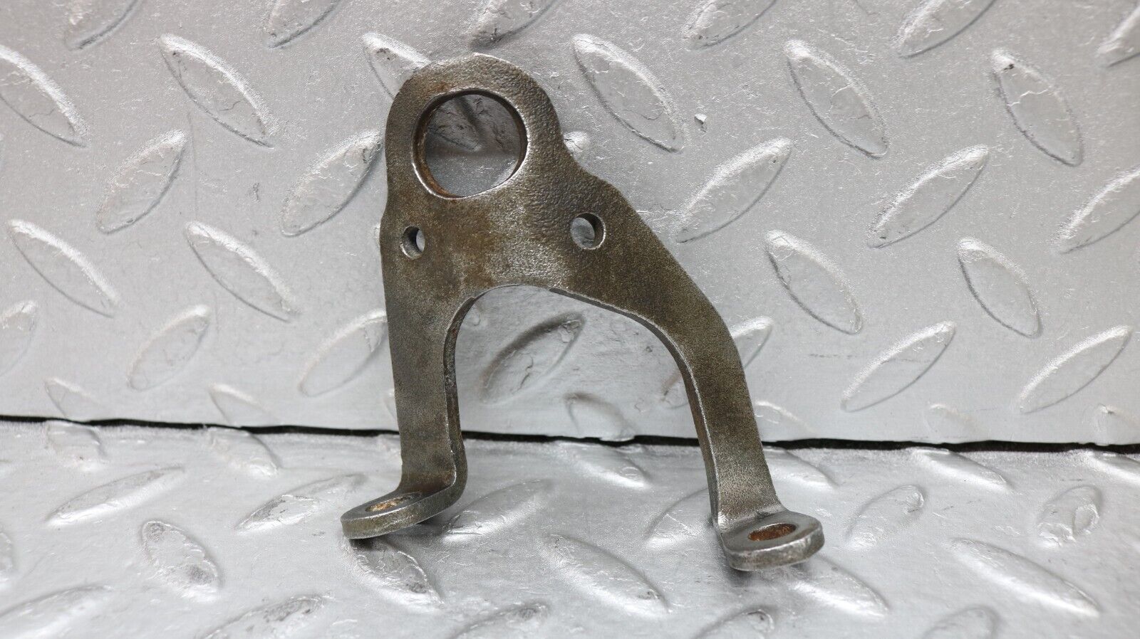 37227 Mercedes-Benz C126 420SEC Coupe Engine Lifting Eyes Hook