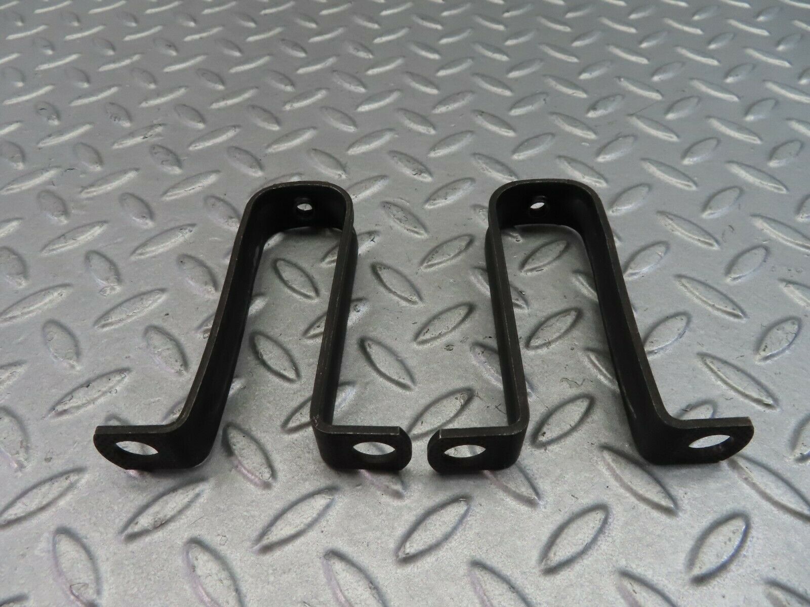 8047 Mercedes-Benz W115 220D Rocker Cover Supports