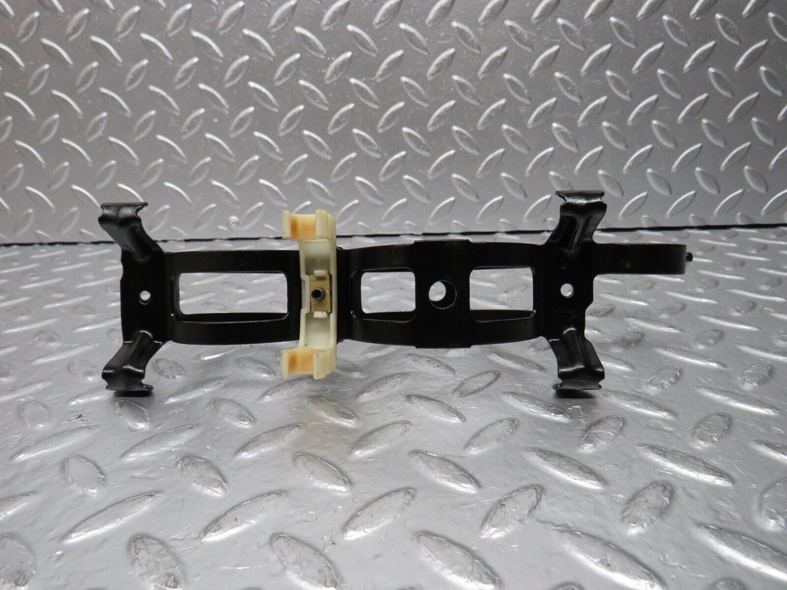 30384 Mercedes-Benz W124 230E Fuel Pump Fuel Filter Bracket Holder