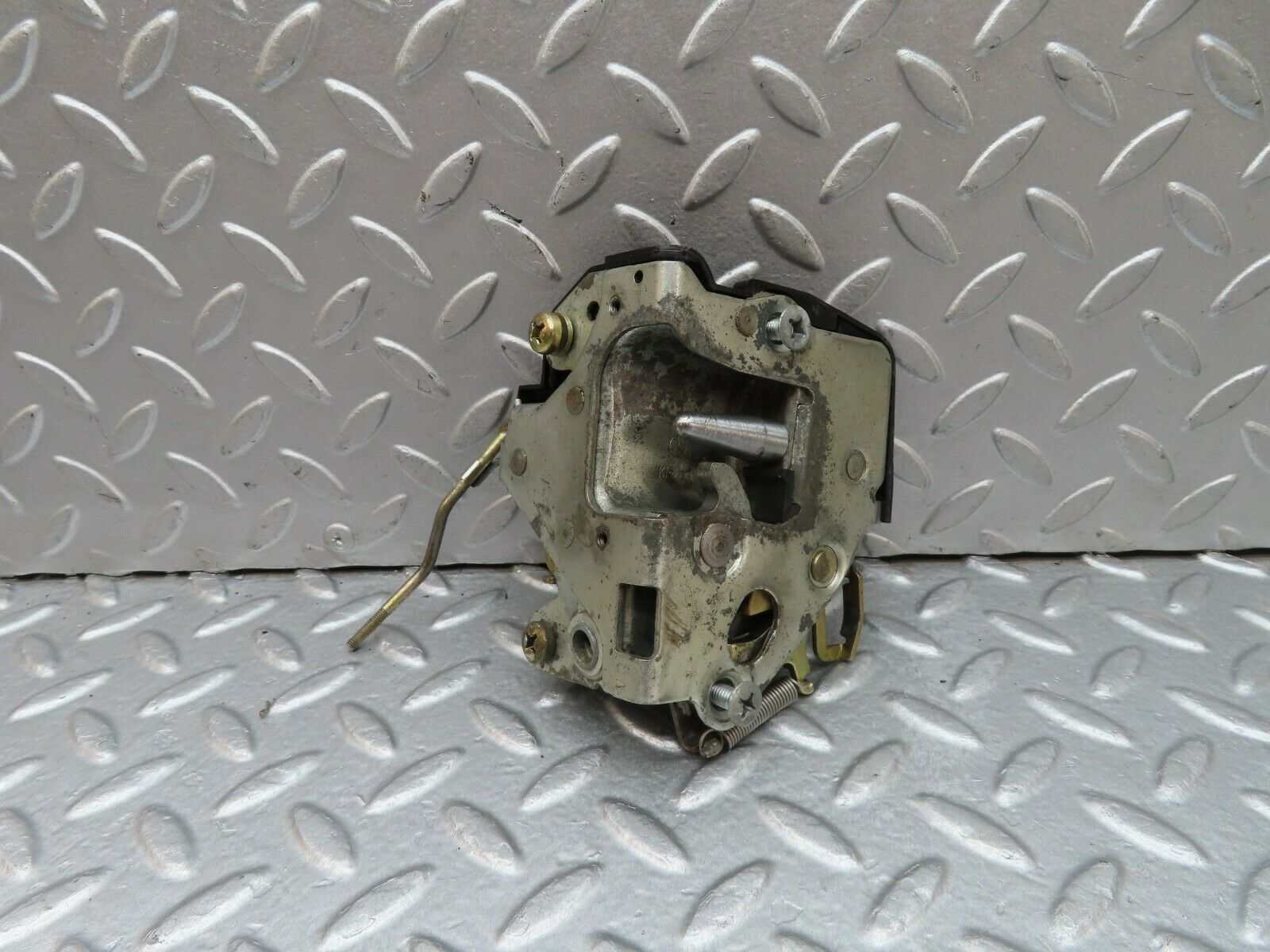 18038 Mercedes-Benz W123 200 Front Right Door Lock Mechanism 1237230208