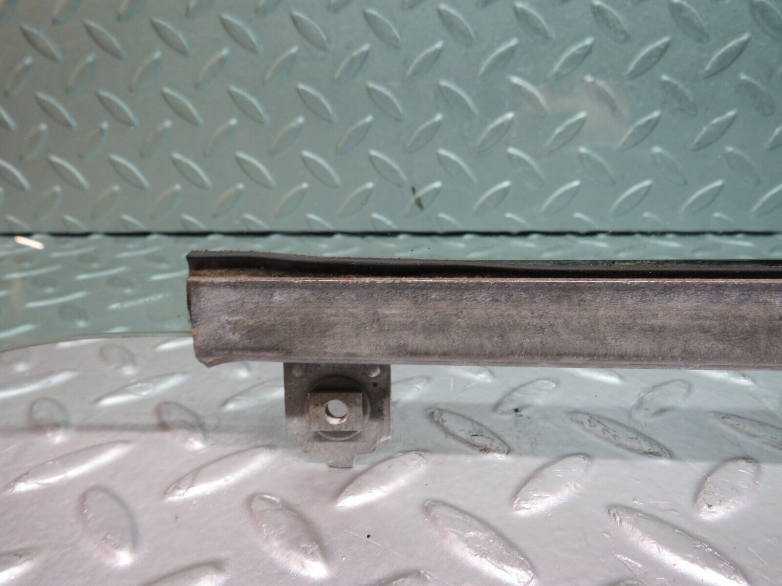 39665 Mercedes-Benz R129 320SL Coupe Left Door Window Glass