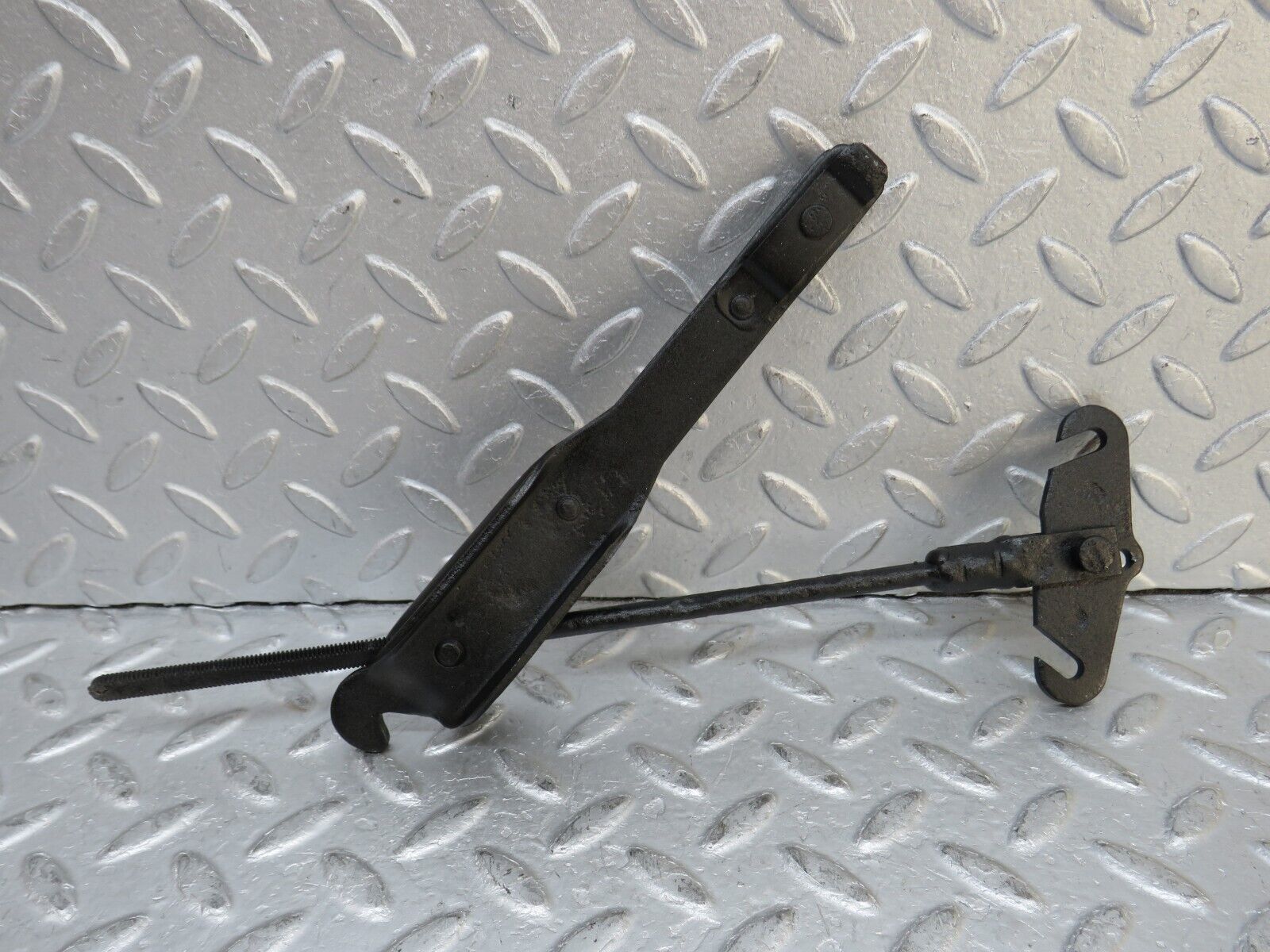 37358 Mercedes-Benz W109 300SEL Handbrake Adjusting Handbrake Regulator