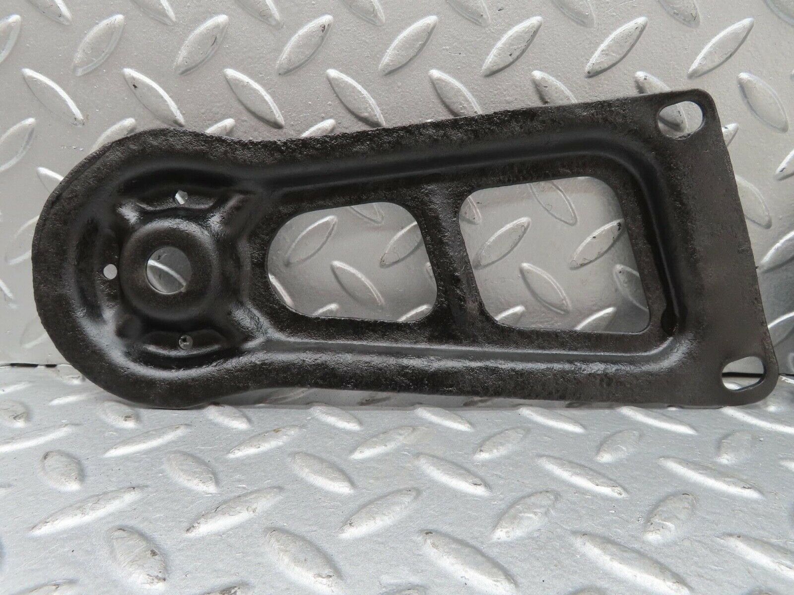 13633 Mercedes-Benz W123 200 Rear Suspension Axle Mounting Bracket