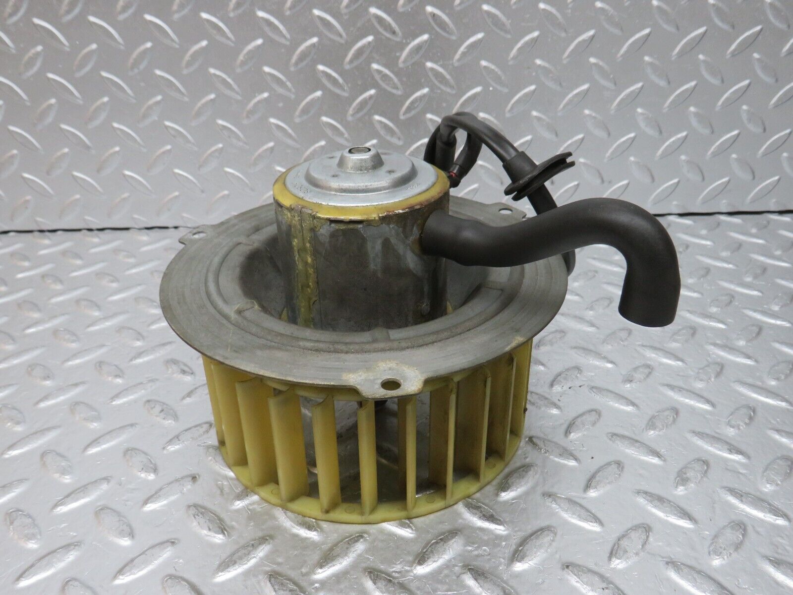 0081 Mercedes-Benz W116 350SE Heater Blower Motor 0130107012