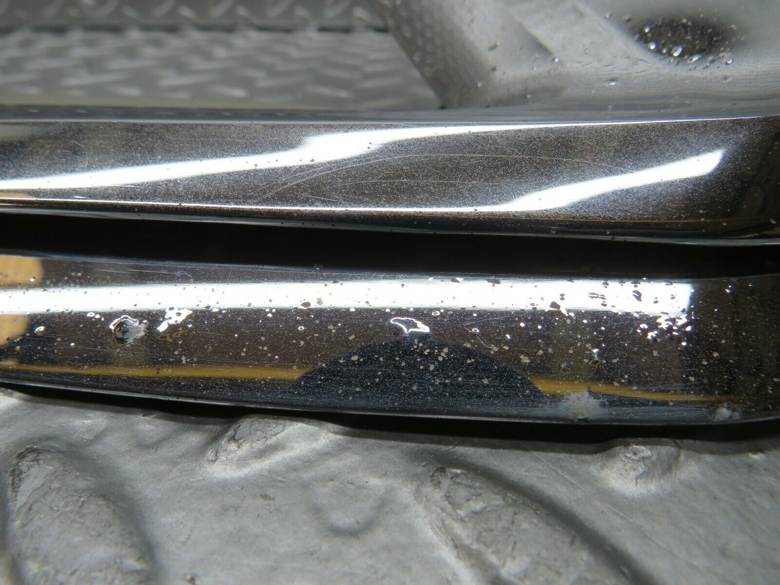 22732 Mercedes-Benz C107 450SLC Coupe Rear Window Trim Right 1076980289