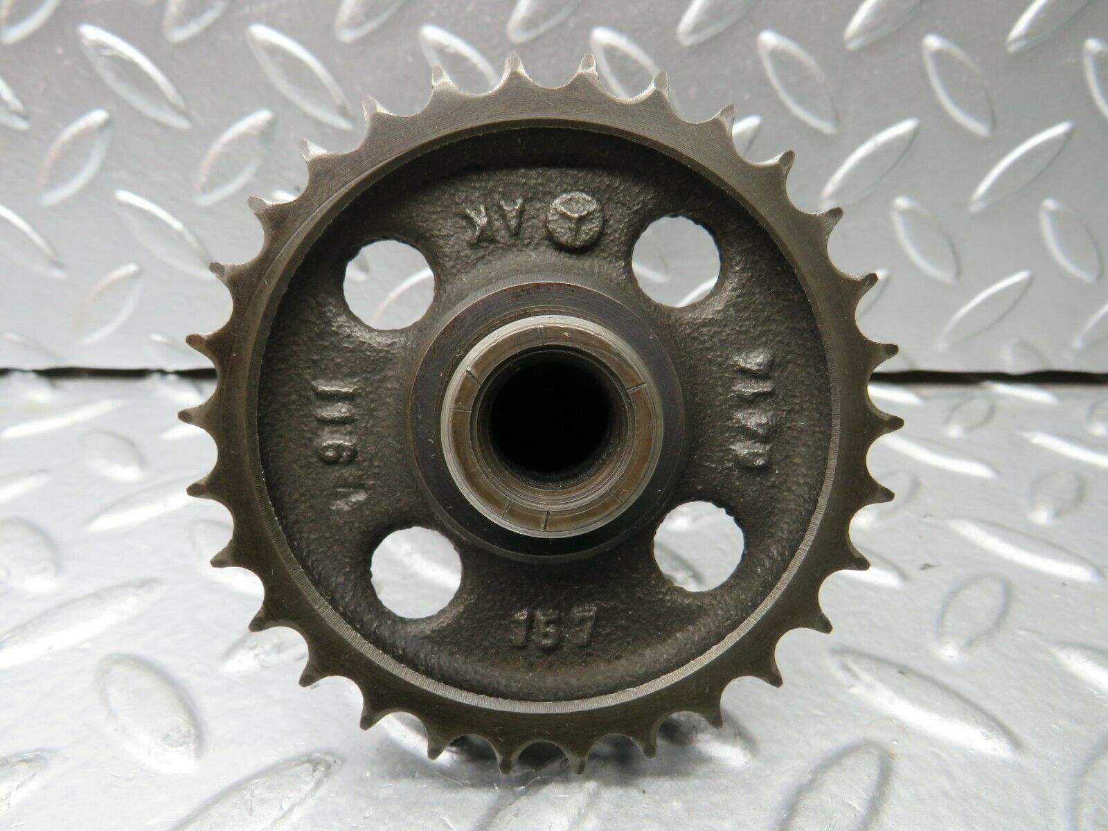 22815 Mercedes-Benz C107 450SLC Camshaft Intermediate Timing Gear 1161570414