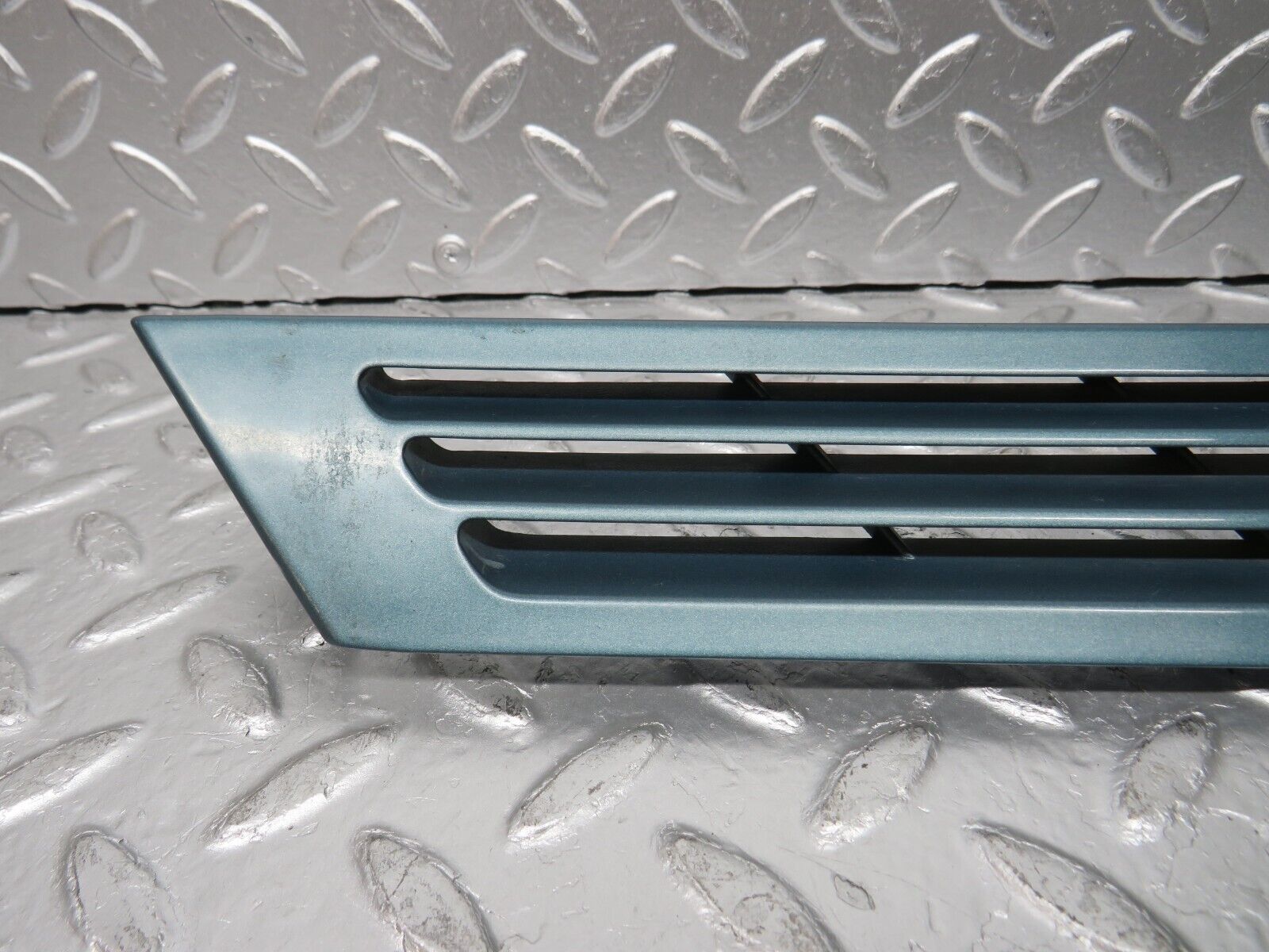 30809 Mercedes-Benz W201 190E 2.0L C Pillar Exterior Cover Left Side 2016980189