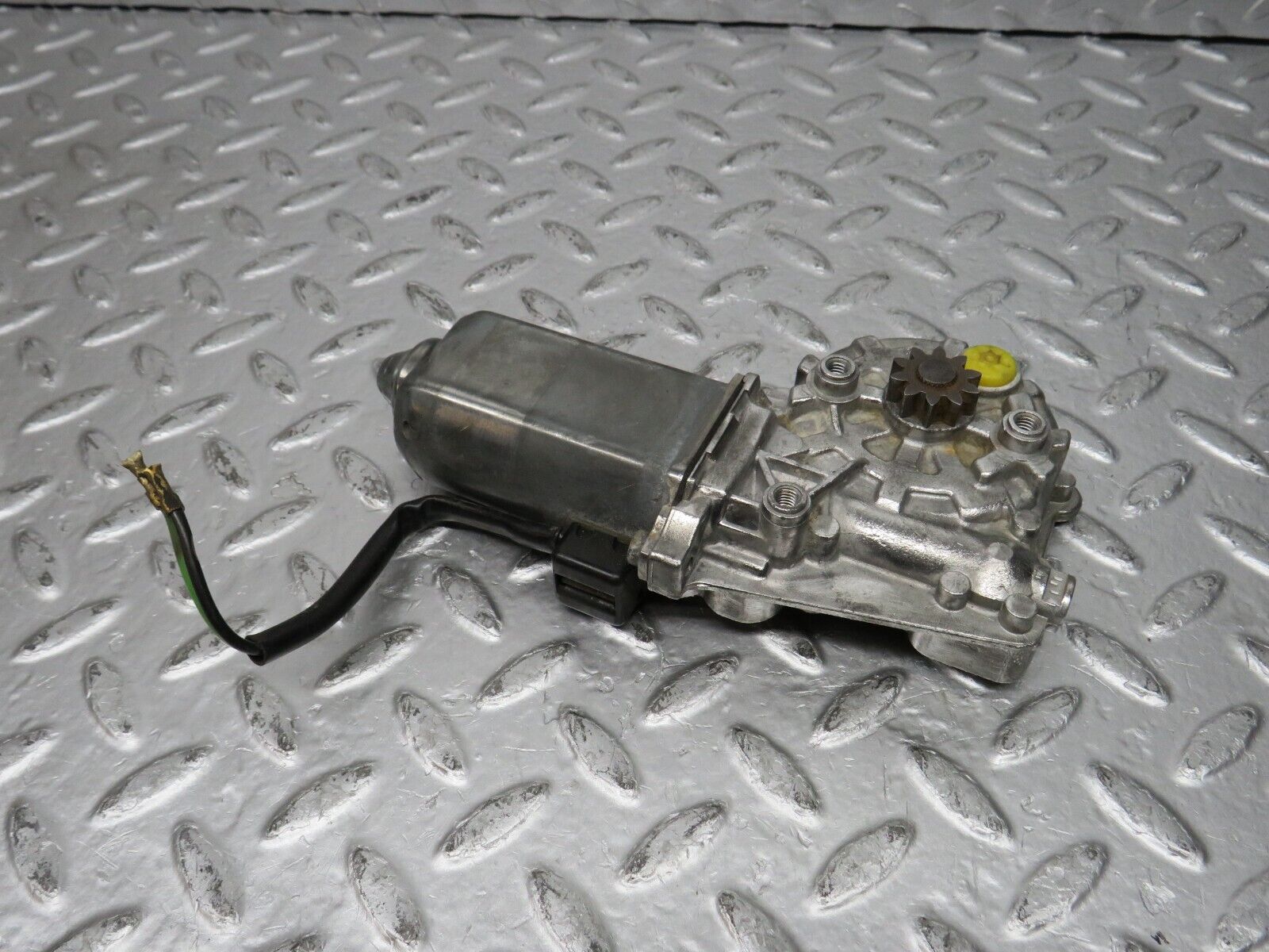 31196 Mercedes-Benz S124 220TE Window Regulator Motor Right Bosch 0130821285