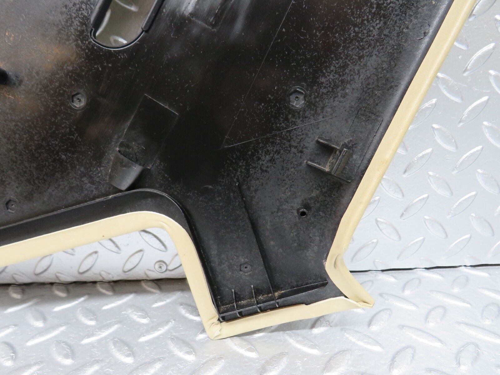 29239 Mercedes-Benz W124 230E C Pillar Panel Right 1246950244