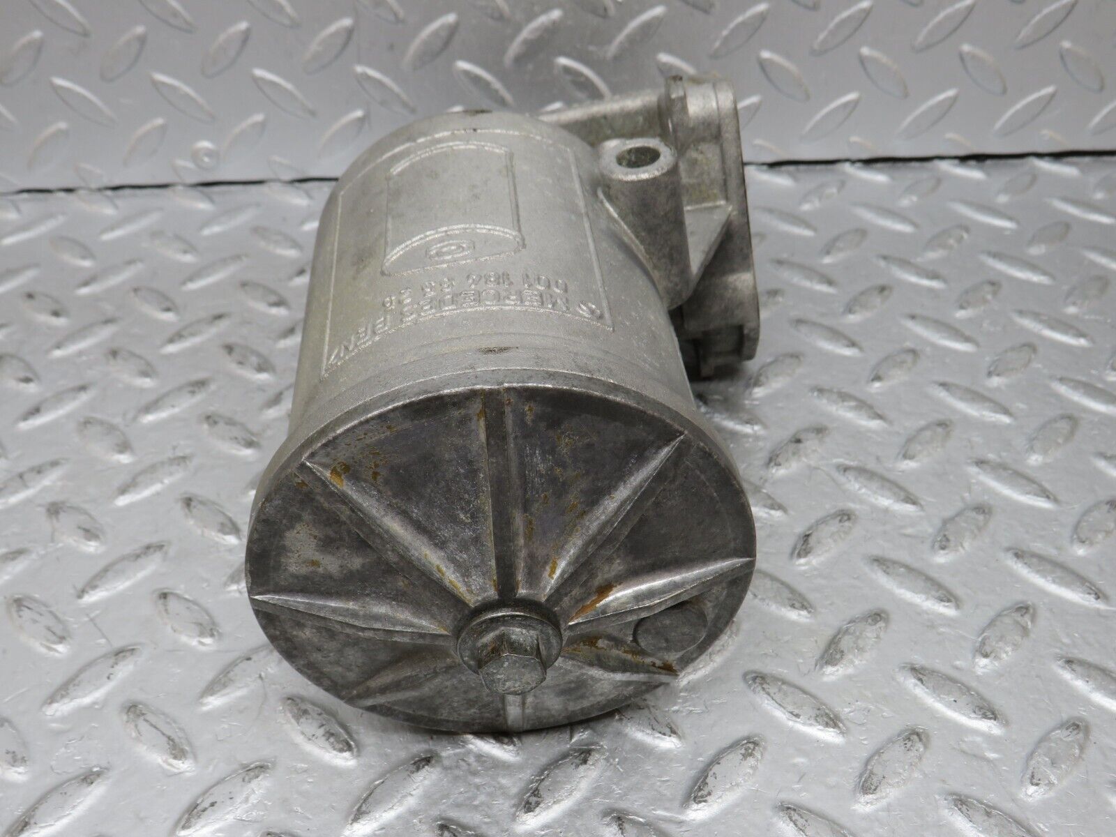 36333 Mercedes-Benz W126 420SE Oil Filter Housing 1171802611 1171840008