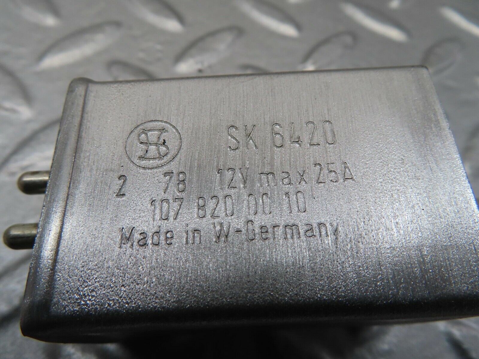 14018 Mercedes-Benz C107 280SLC Rear Heated Window Relay 1078200010