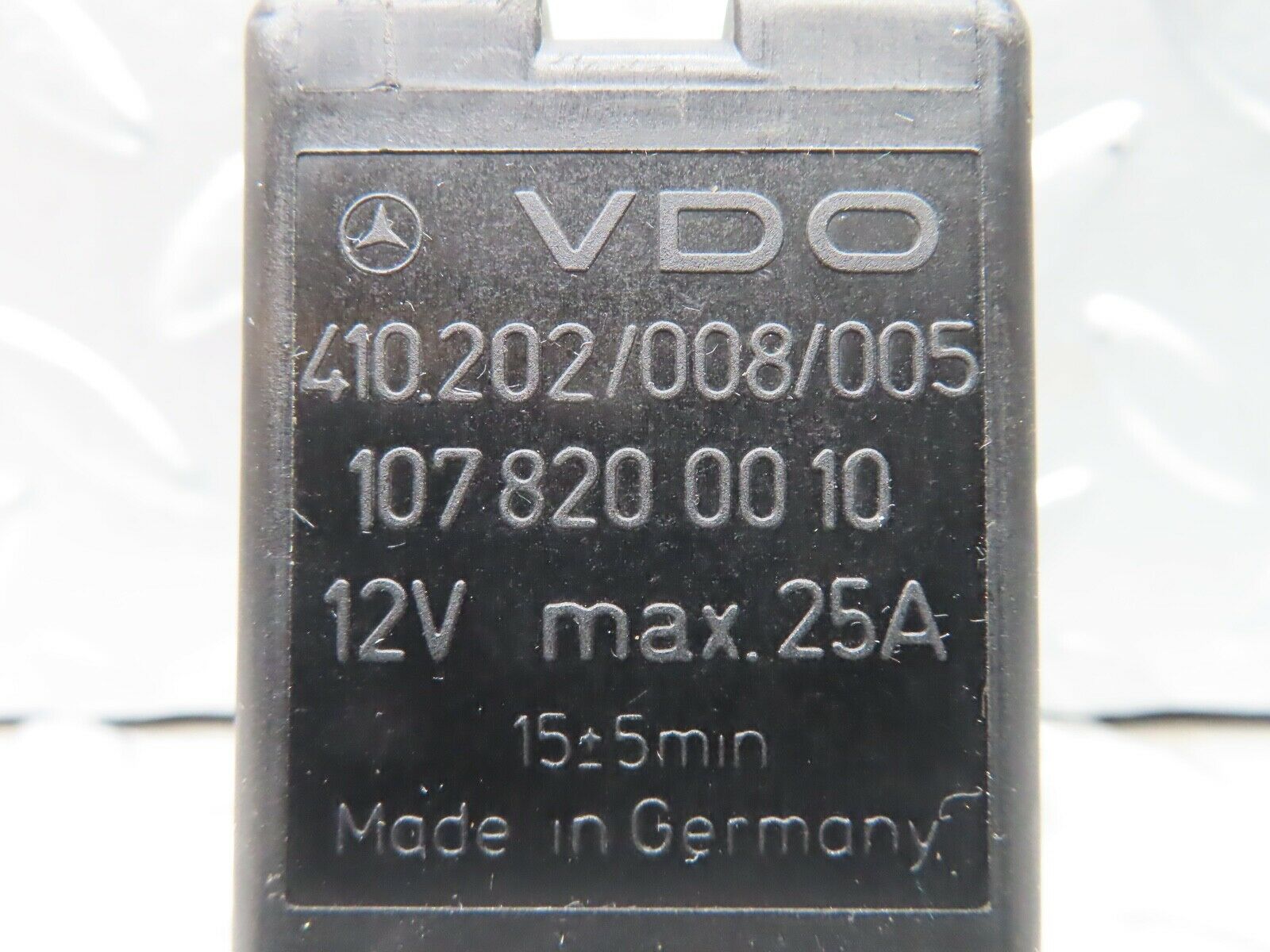 21183 Mercedes-Benz W123 230E Rear Heated Window Relay 1078200010