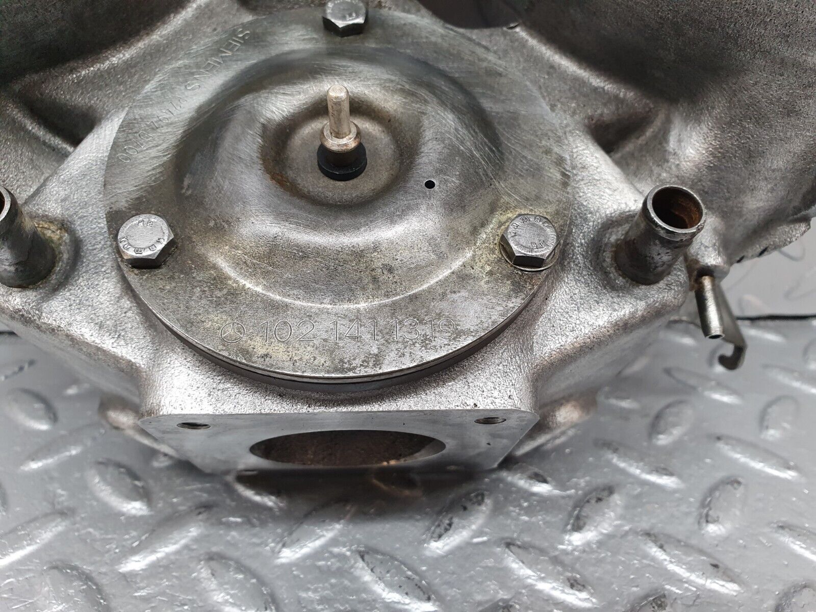 41582 Mercedes-Benz W124 200E Air Intake Manifold 1021411601 1021411319