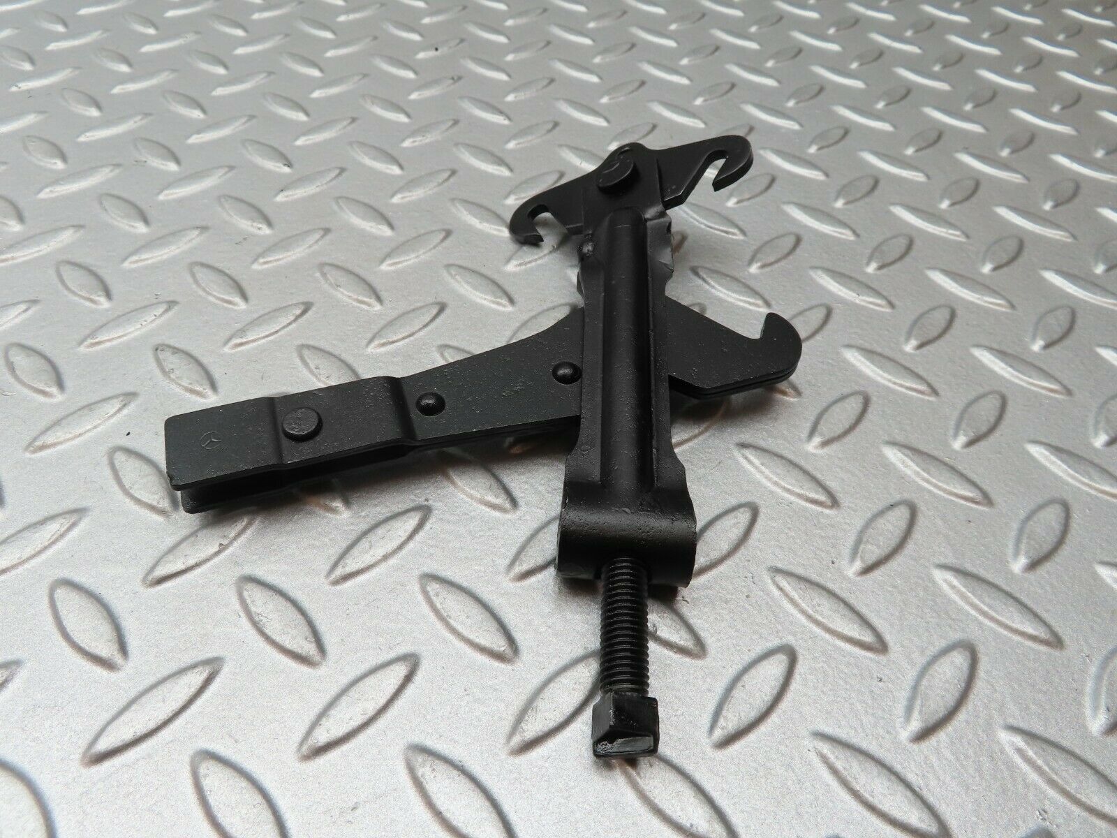 4255 Mercedes-Benz V123 240D LWB Handbrake Adjusting Handbrake Regulator