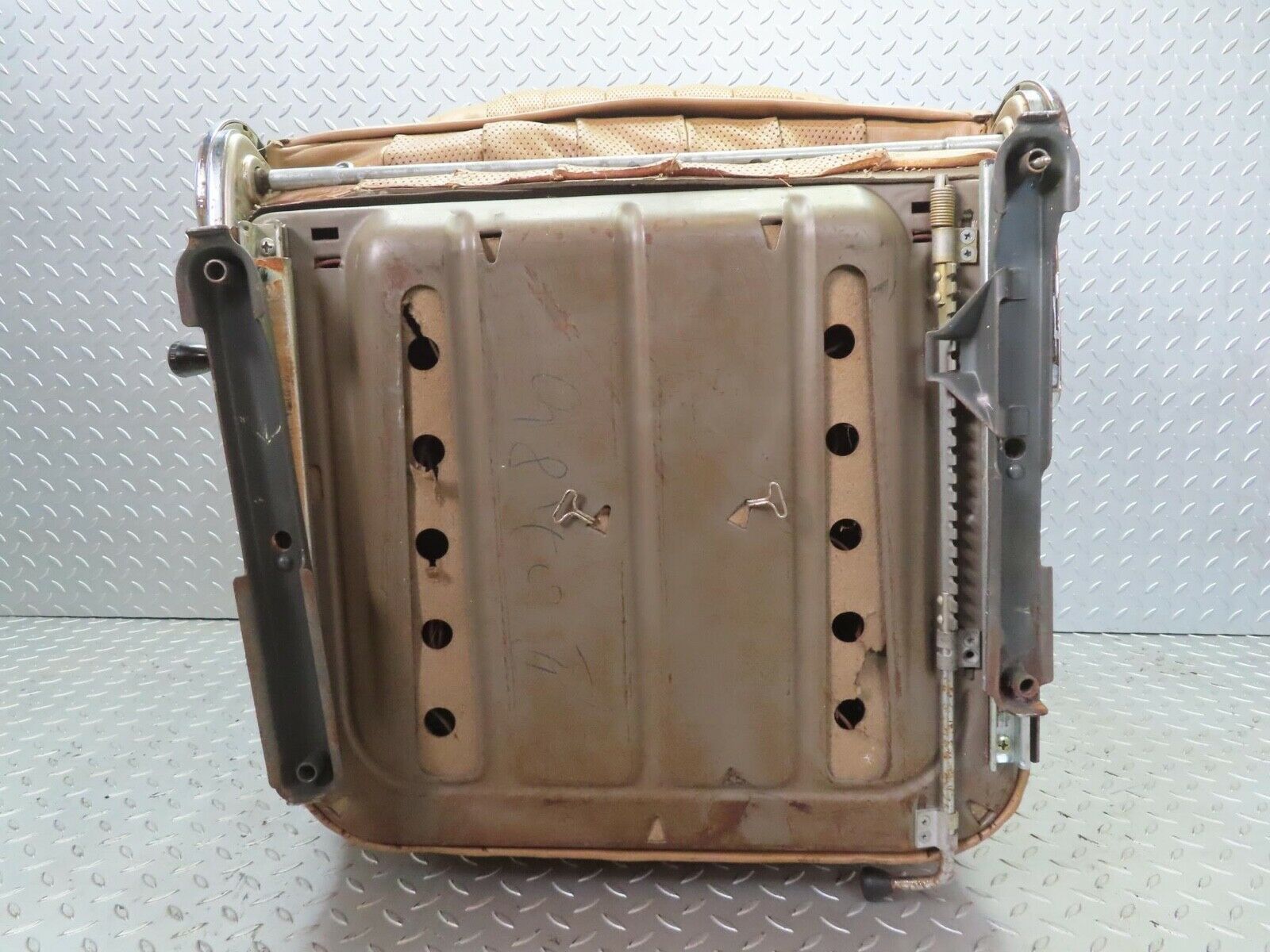 12842 Mercedes-Benz W111 220SE Front Left Driver Seat Caramel