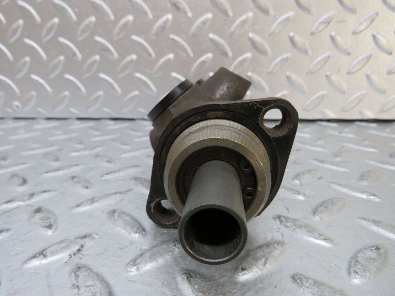 26105 Mercedes-Benz W116 450SE Brake Master Cylinder