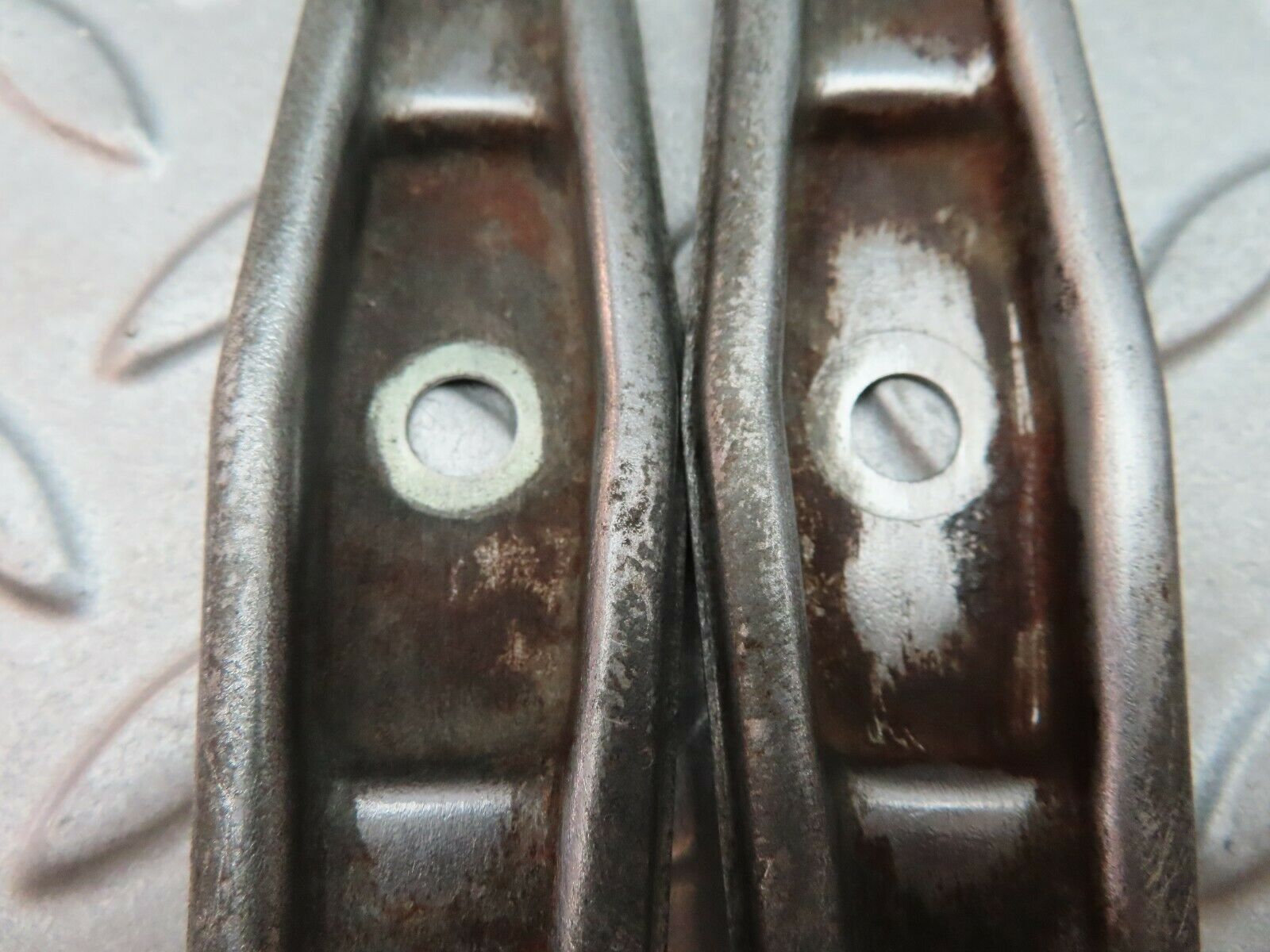 5639 Mercedes-Benz W124 230E Fuel Injector Nozzle Clamp Bracket