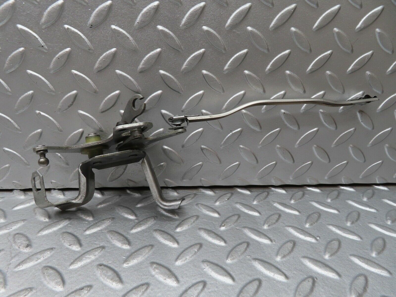 17787 Mercedes-Benz W116 450SEL Throttle Linkage