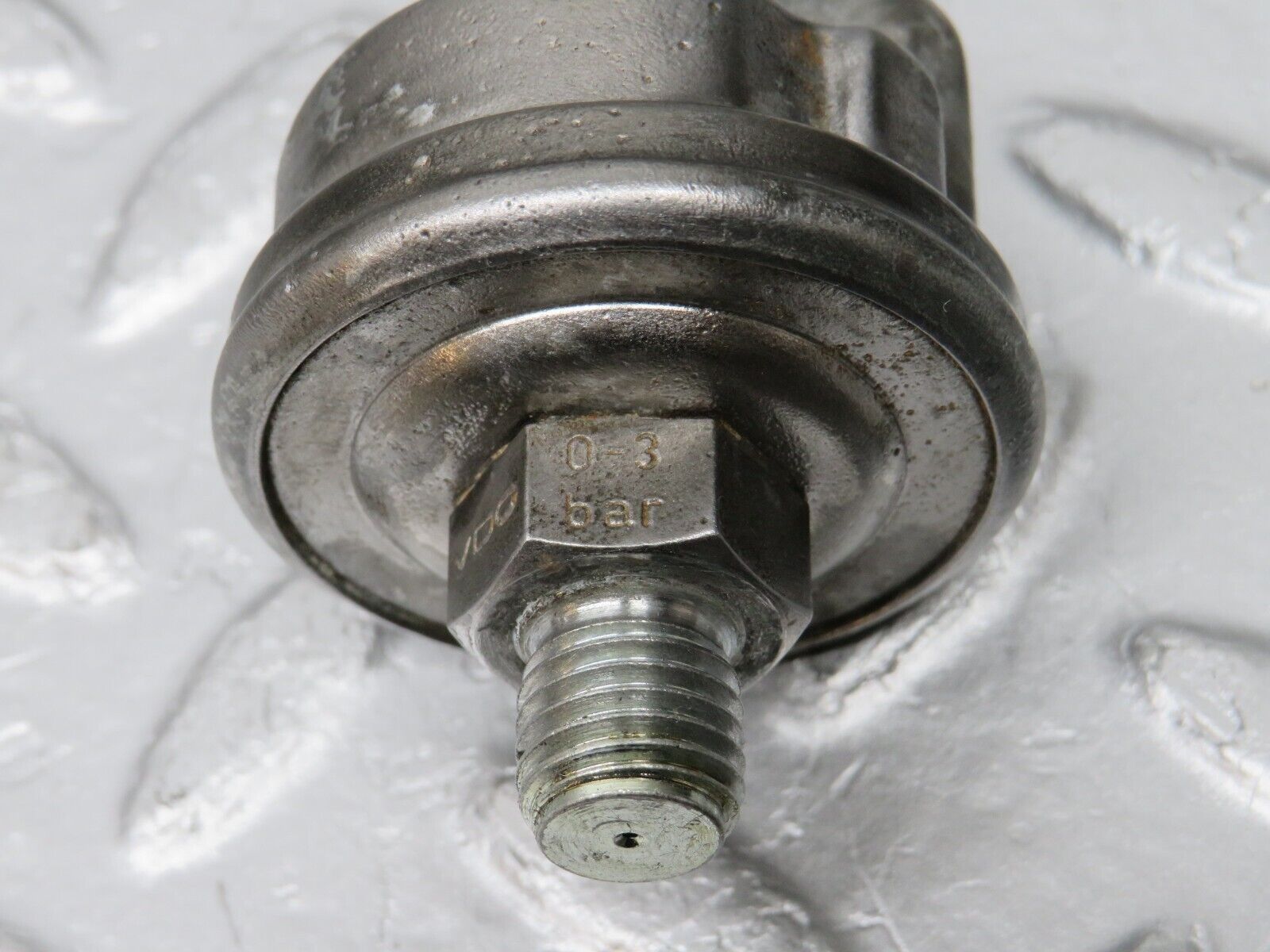 39152 Mercedes-Benz W201 190E 2.6L Oil Pressure Sensor VDO