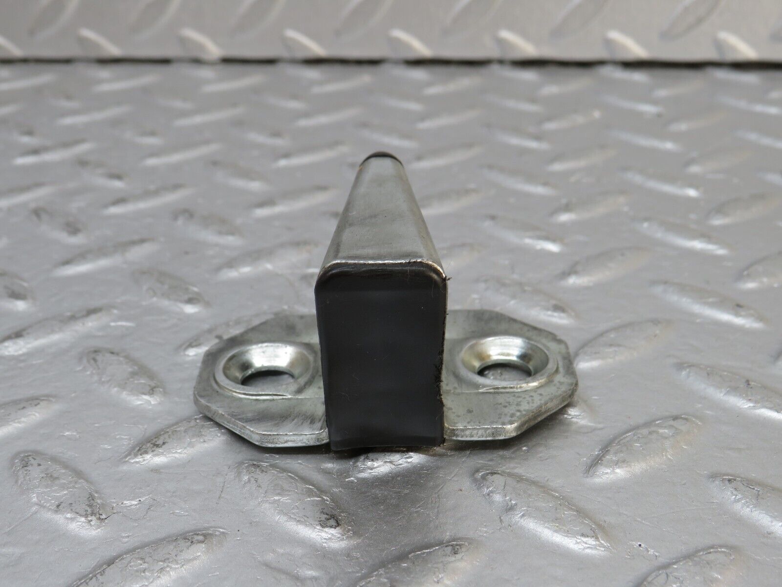 33372 Mercedes-Benz W202 C180 Door Lock Latch