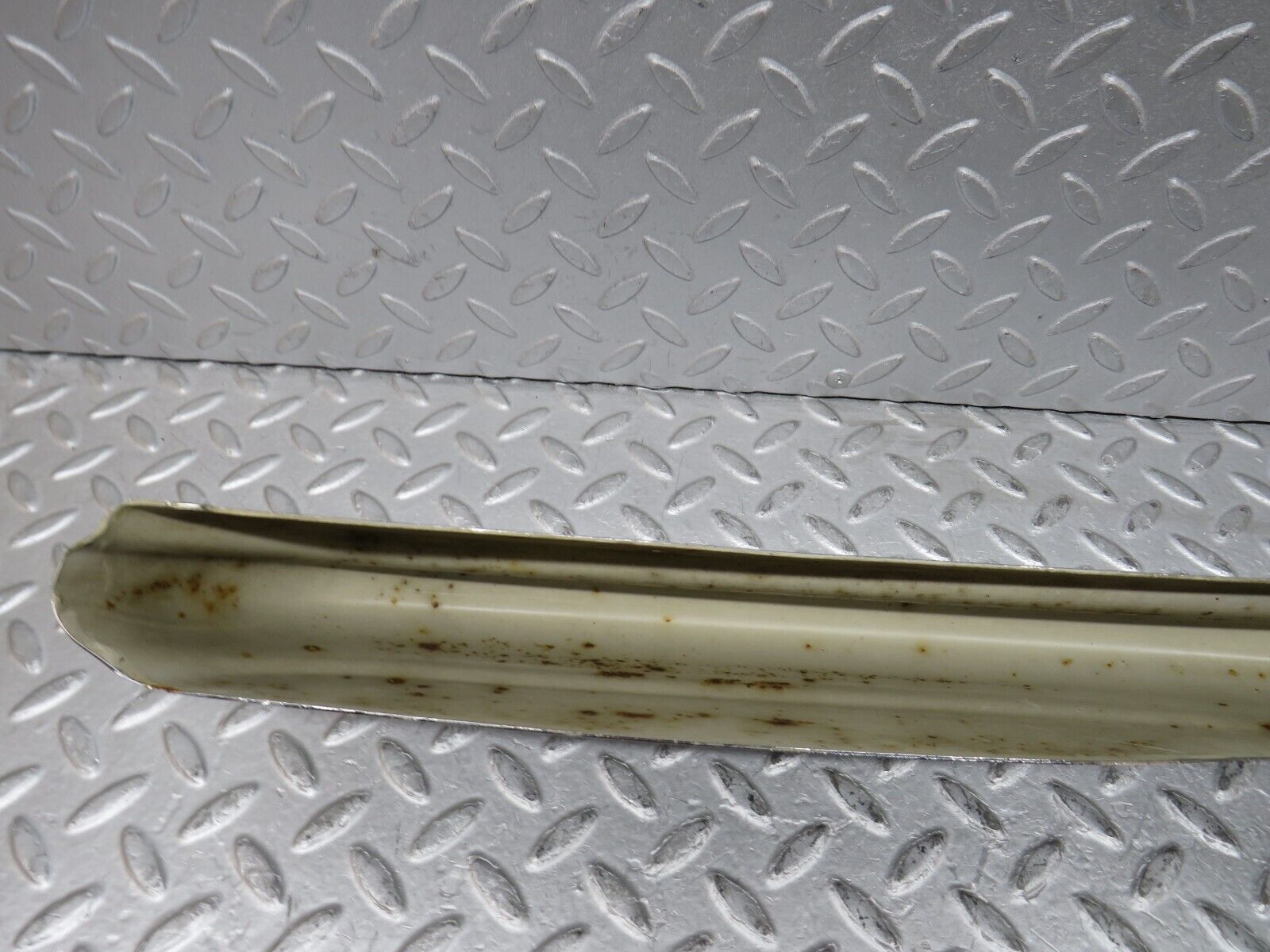 37669 Mercedes-Benz W109 300SEL Front Left Upper Bumper Corner