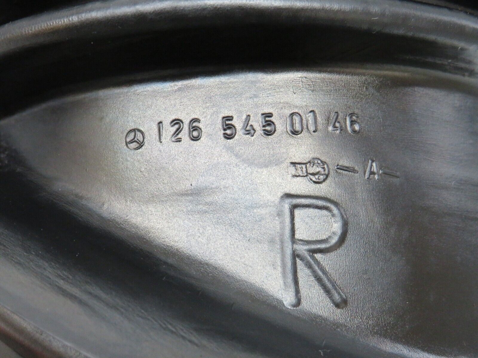 36180 Mercedes-Benz W126 420SE Fuse Box Rubber Grommet 1265450146