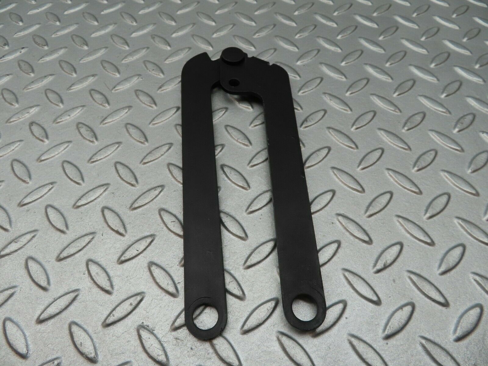 3622 Mercedes-Benz W115 220D Left Bonnet Hinge