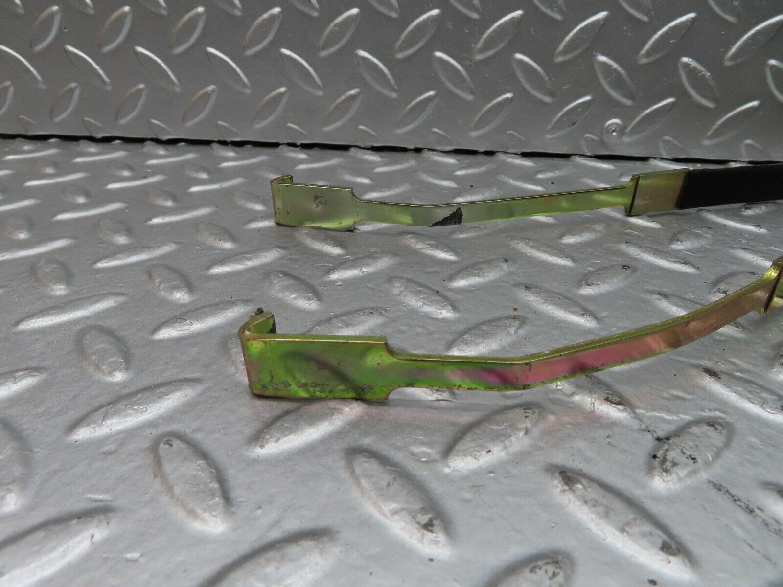 21333 Mercedes-Benz W123 230E Heater Box Holder Strap