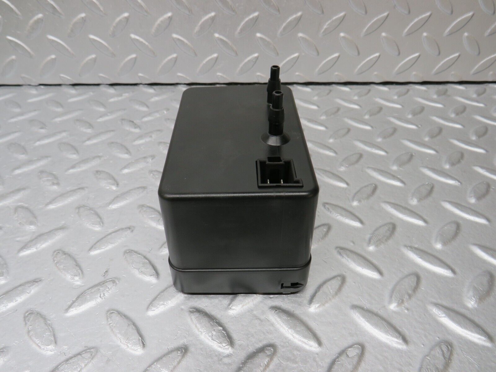 35221 Mercedes-Benz W221 Central Locking Pump 2218000248 2218000035 2218000018