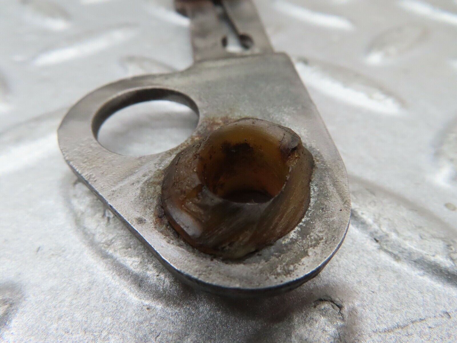 17499 Mercedes-Benz C123 280CE Coupe Gearbox Linkage Bracket