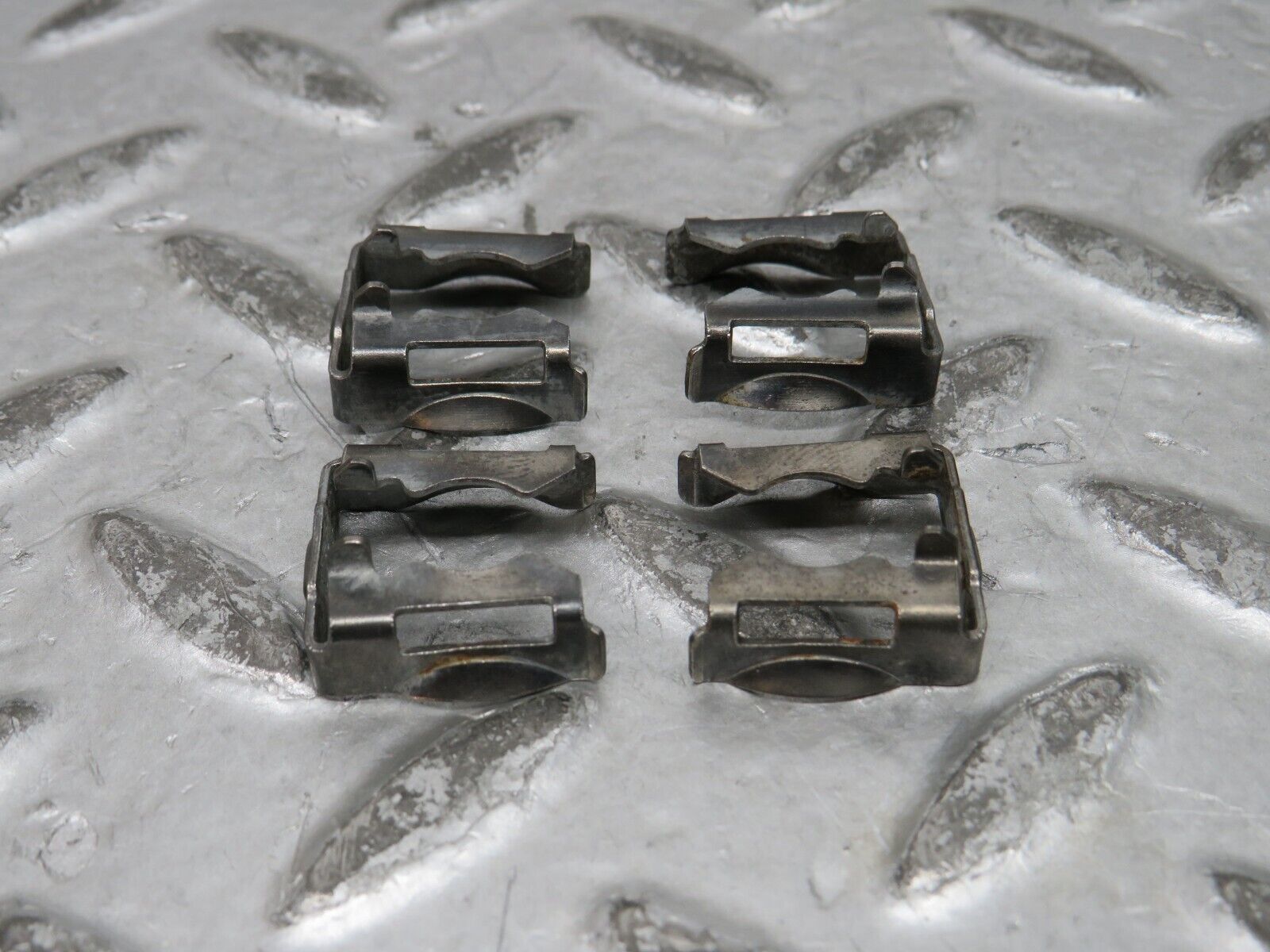 29172 Mercedes-Benz C124 320CE Coupe Fuel Injector Bracket Holder Set