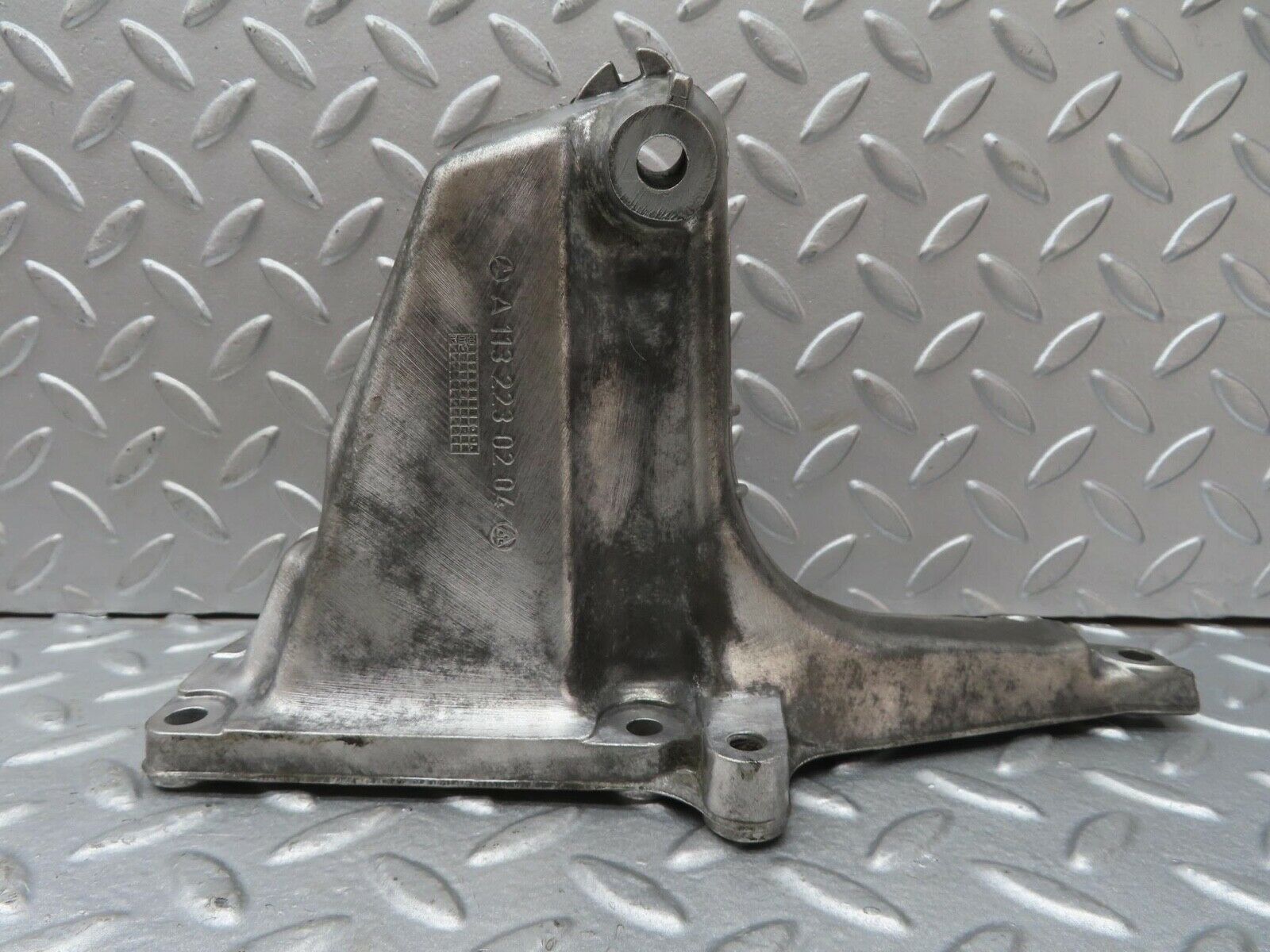 13398 Mercedes-Benz W220 S430 Engine Mount Bracket Left Side 1132230204