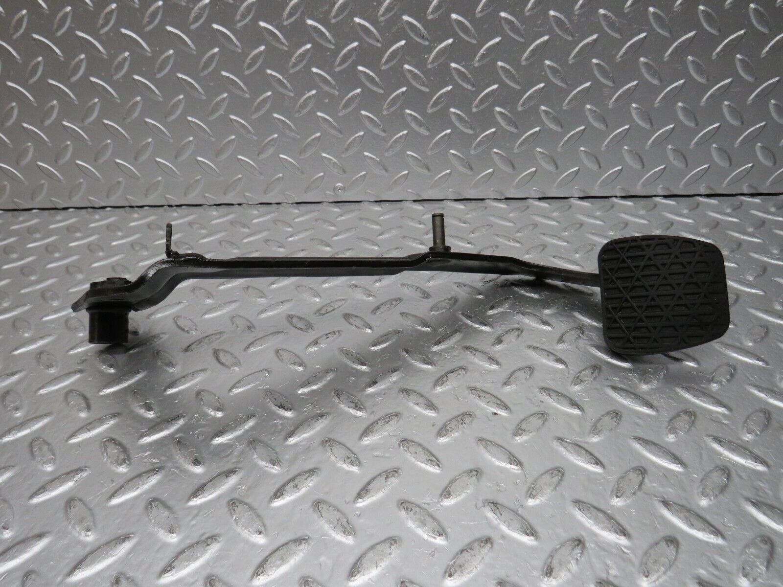 31129 Mercedes-Benz W123 200D Clutch Pedal With Rubber 1102910182