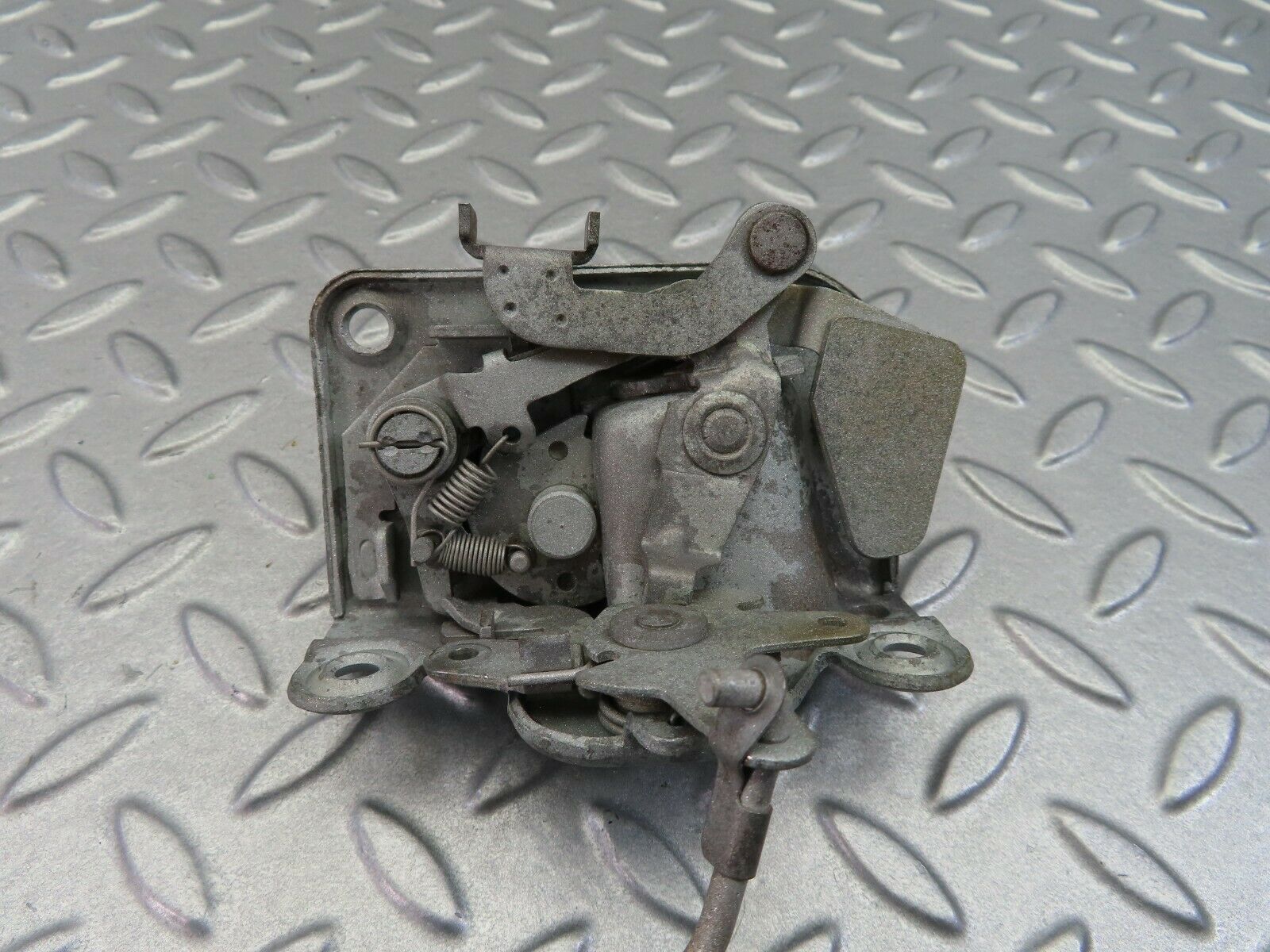 7857 Mercedes-Benz W115 220D Front Right Door Lock Mechanism