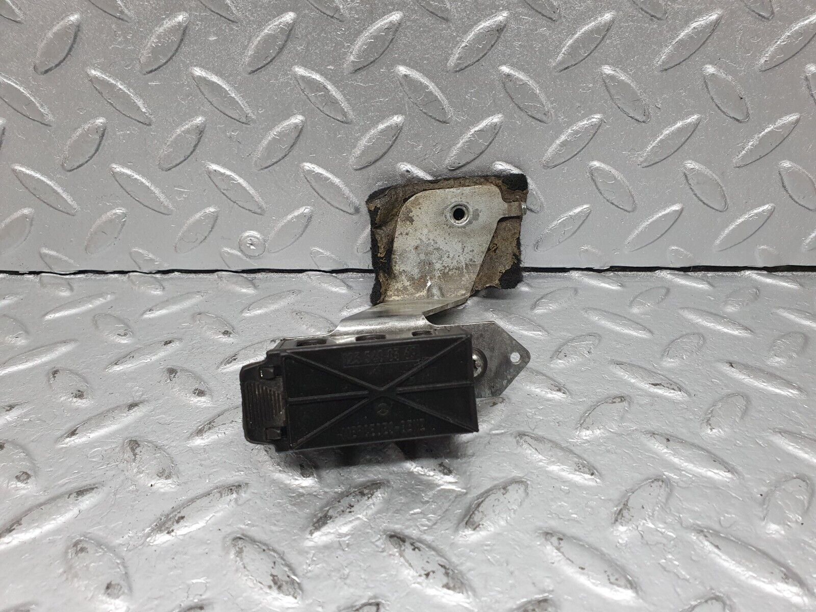 41108 Mercedes-Benz W126 300SE Cable Wire Connector 1235400369