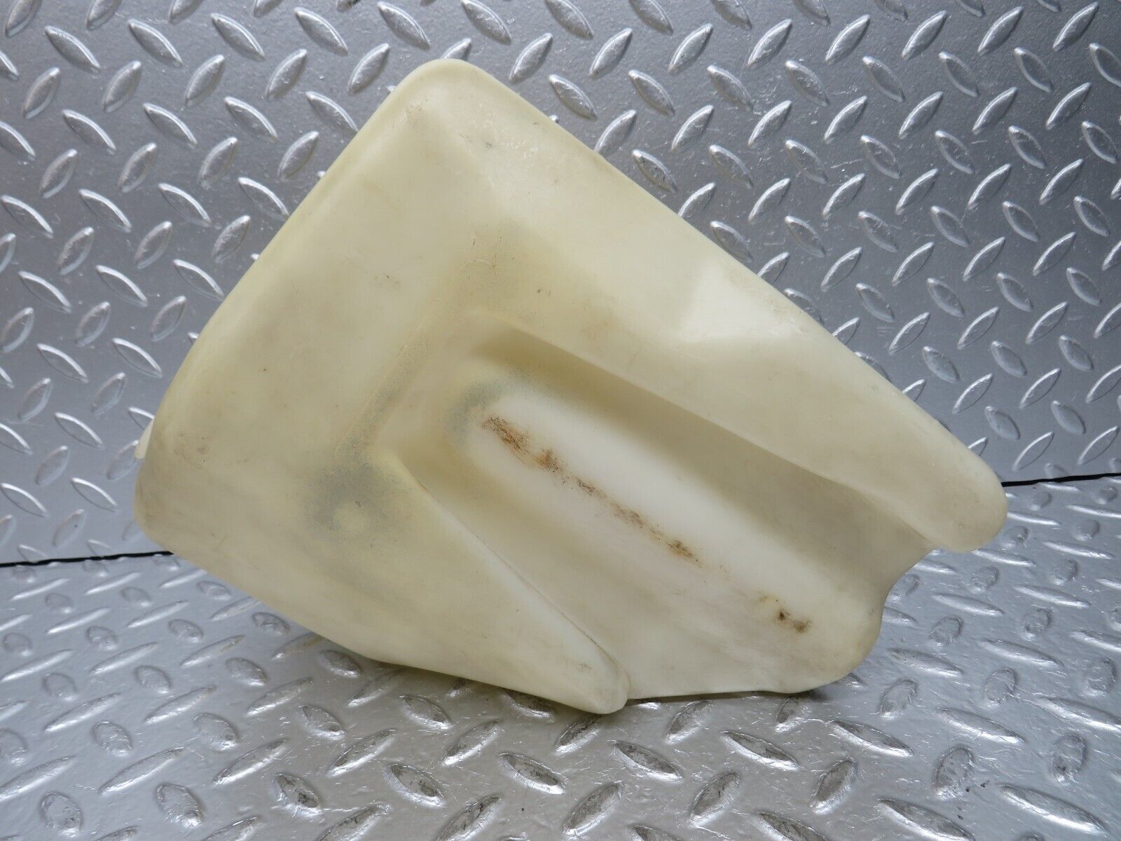 0101 Mercedes-Benz W116 350SE Windscreen Washer Fluid Tank