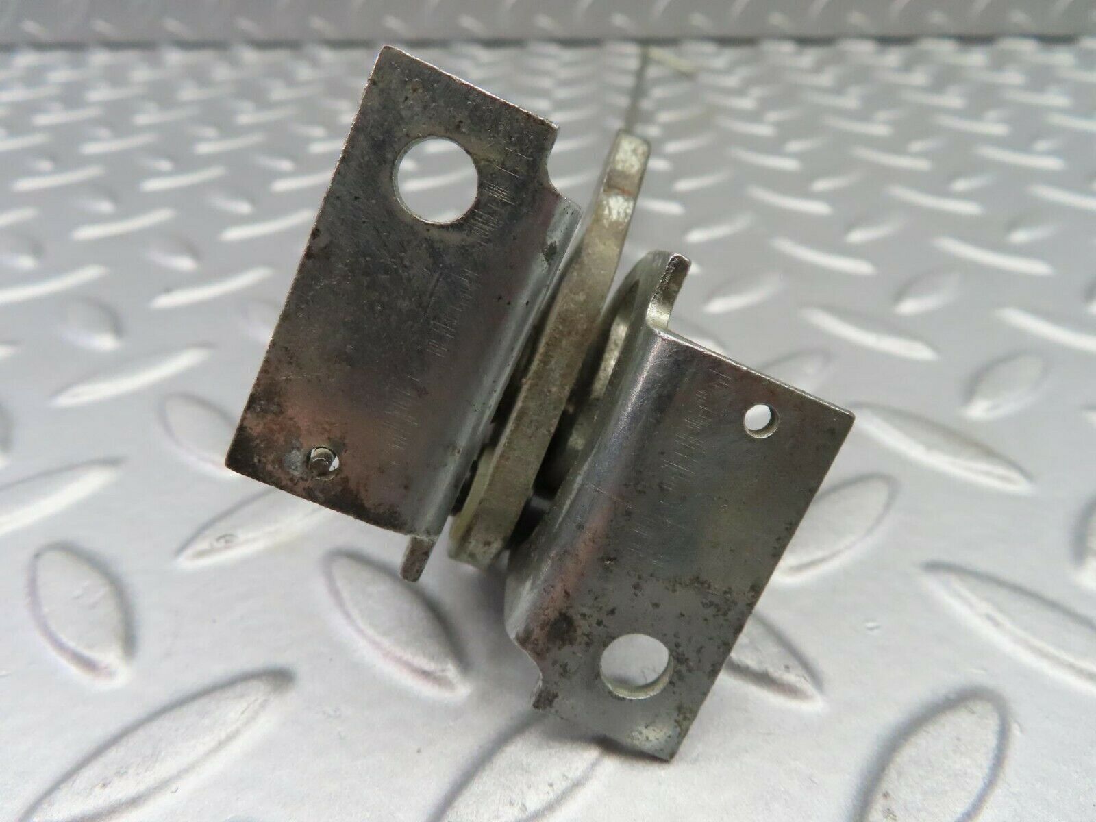 6732 Mercedes-Benz S124 E220 Wagon Rear Seat Bench Locking Mechanism Right