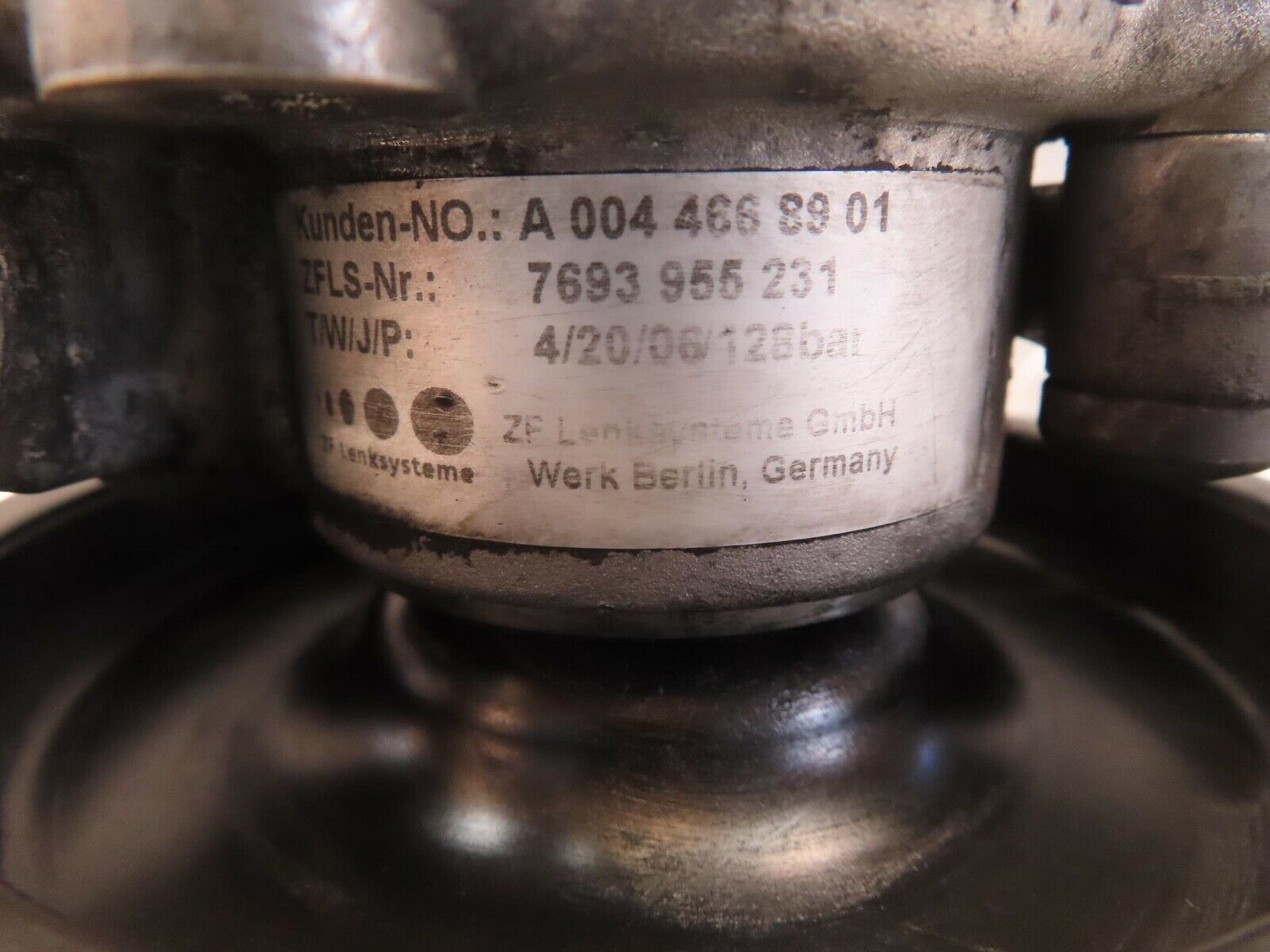 11298 Mercedes-Benz W221 S320 Power Steering Pump 0044669801