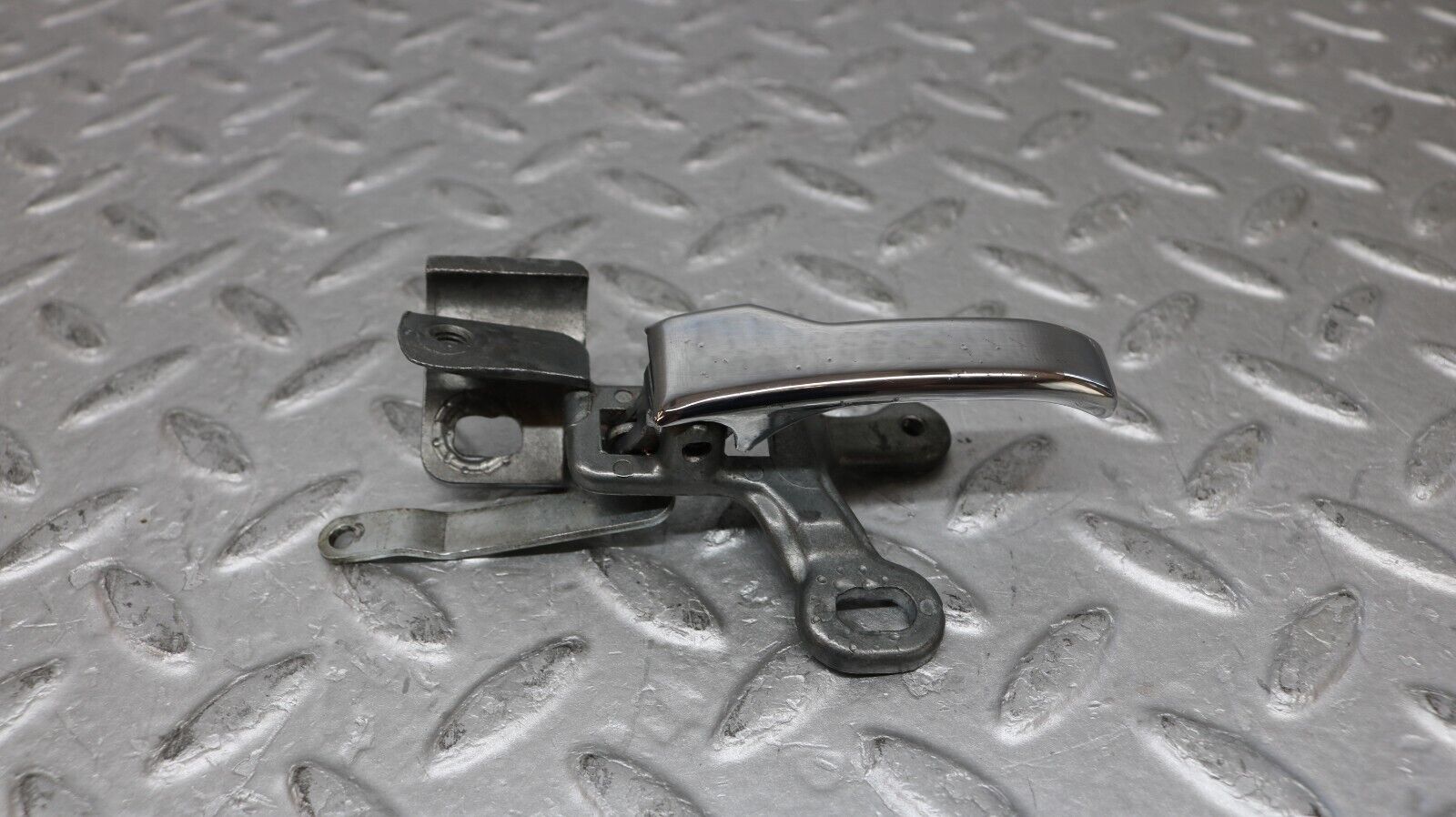 37265 Mercedes-Benz W109 300SEL Rear Left Interior Door Handle 1157660119