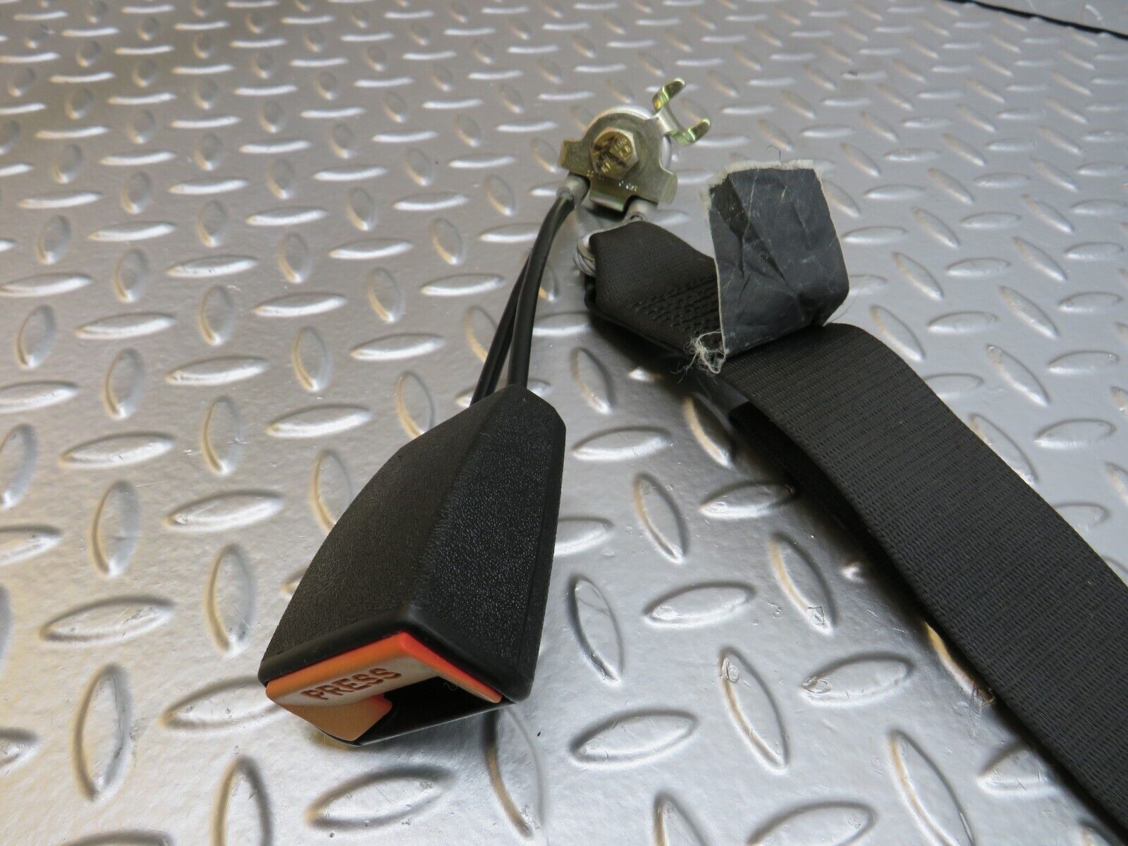 33833 Mercedes-Benz W201 190E 2.0L Rear Seat Belt Set With Buckles 1268601886