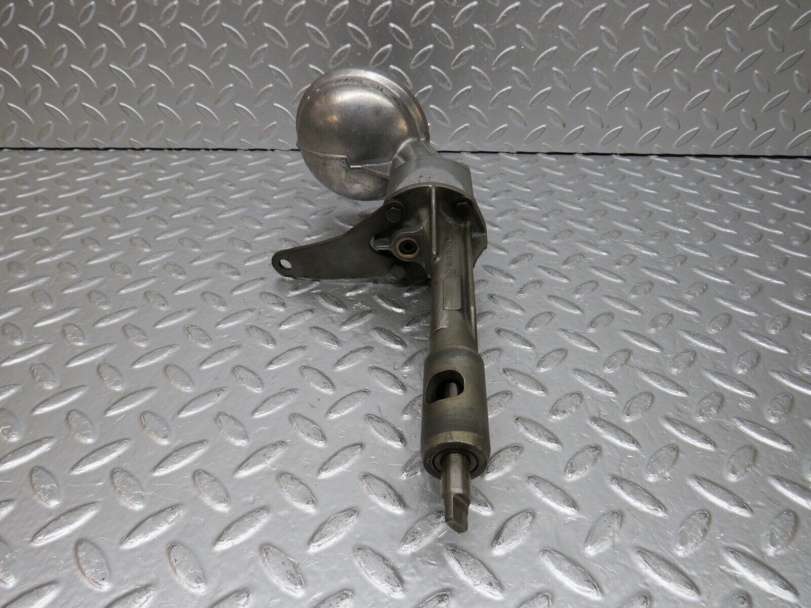 0868 Mercedes-Benz W123 240D Oil Pump 1151800102